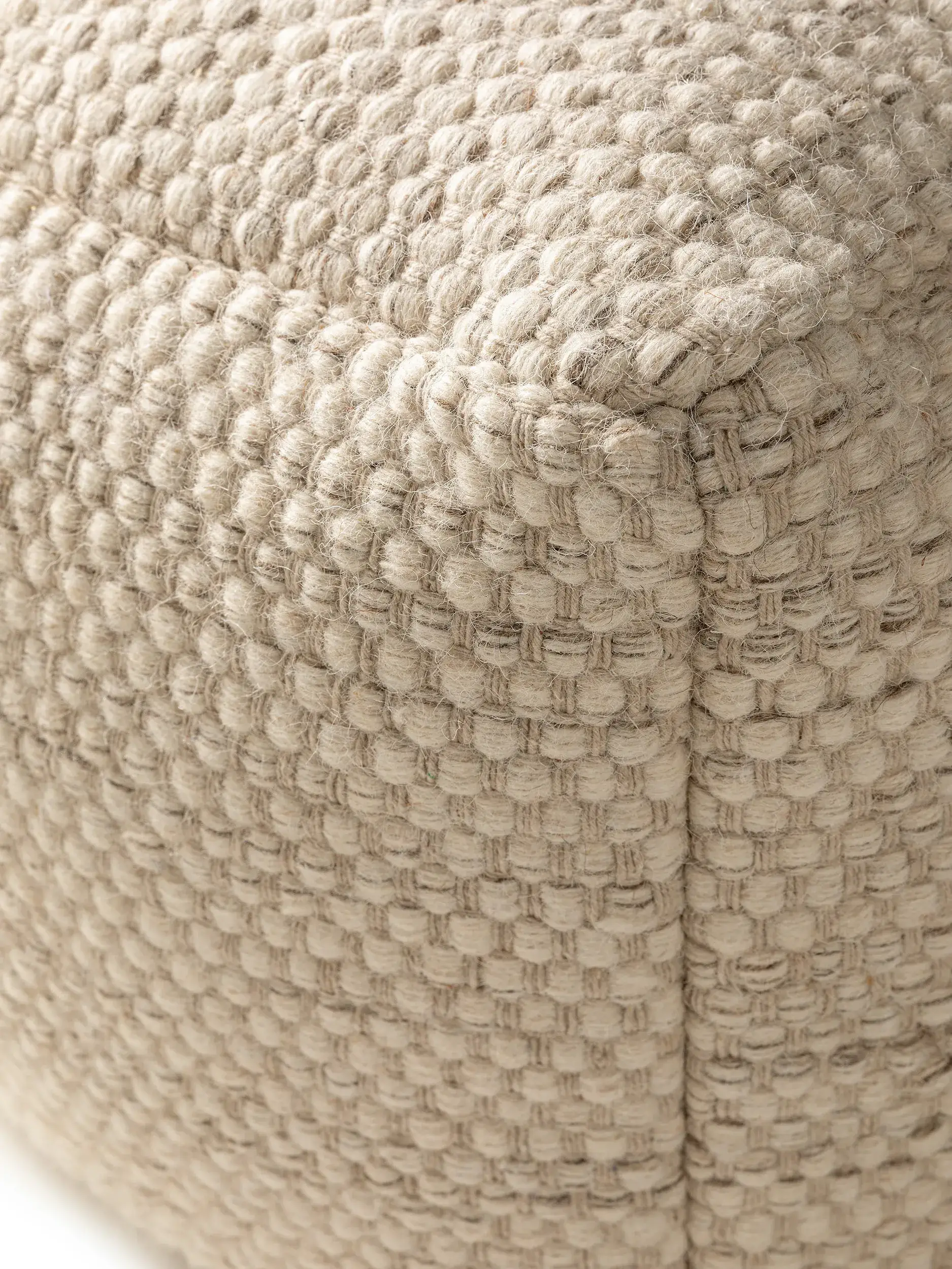 Handgefertigter Woll-Pouf Rocco Cream in Einfarbig design made of 80% wool, 20% cotton by benuta Pure