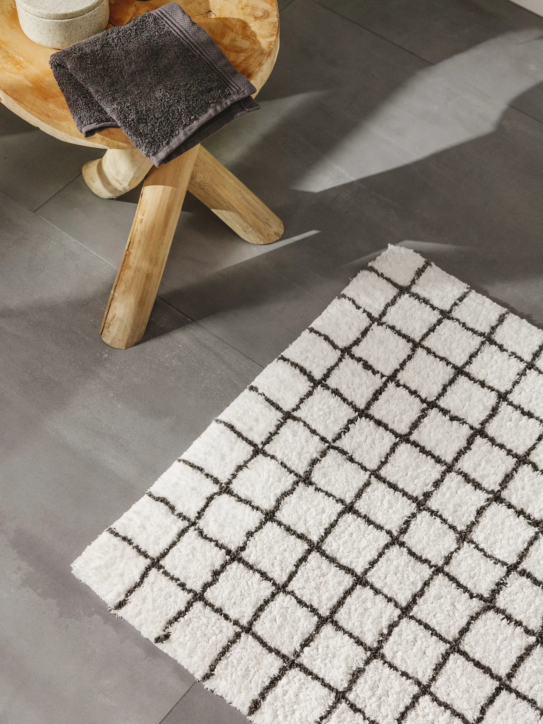 Badematte Wavu Weiß i Abstrakt-design laget av 100% Baumwolle fra benuta Nest