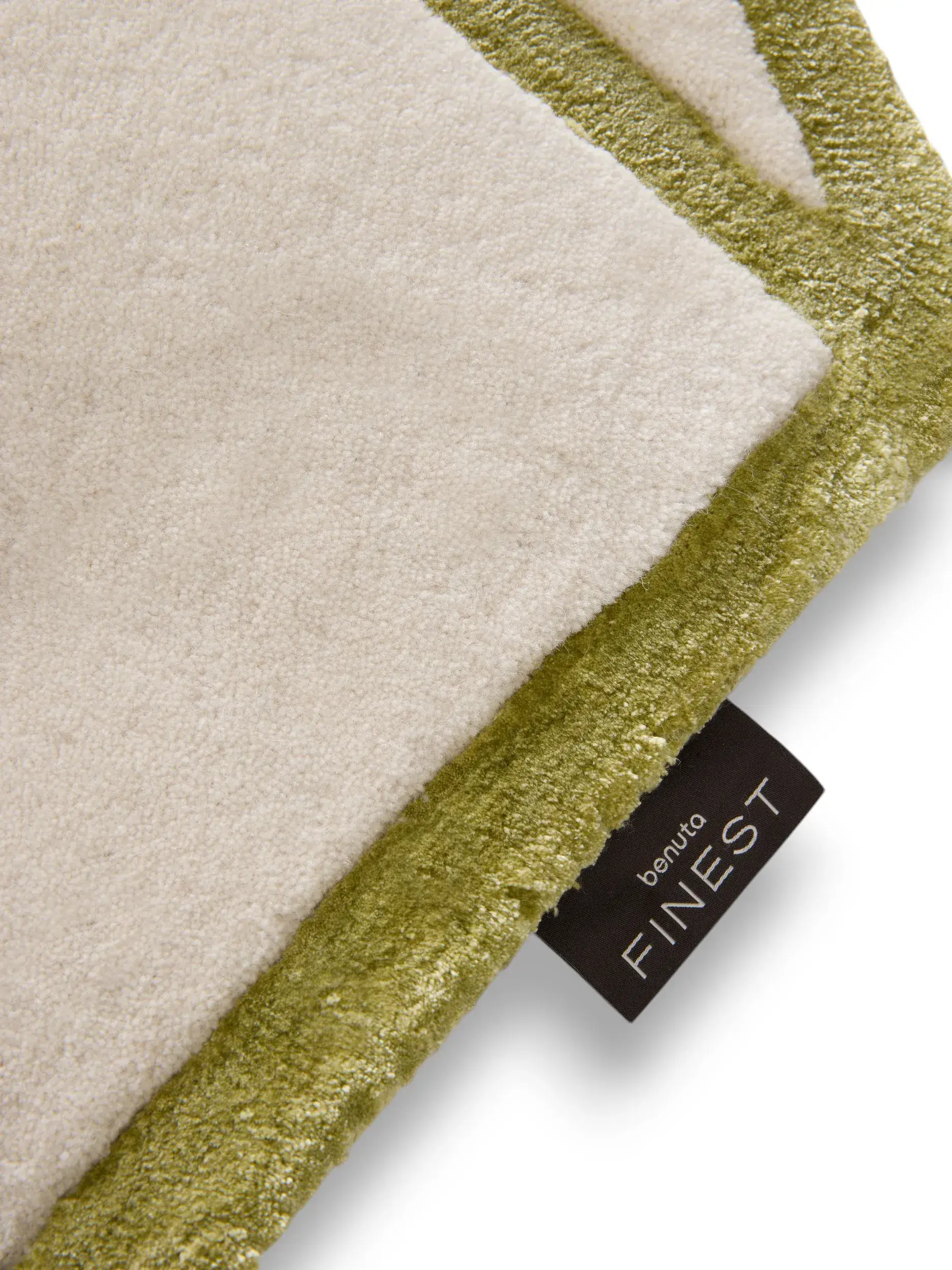 Rug made of 85% Wool, 15% Lyocell (Tencel™) in Beige with a 85% Wool, 15% Lyocell (Tencel™) high pile by benuta Finest