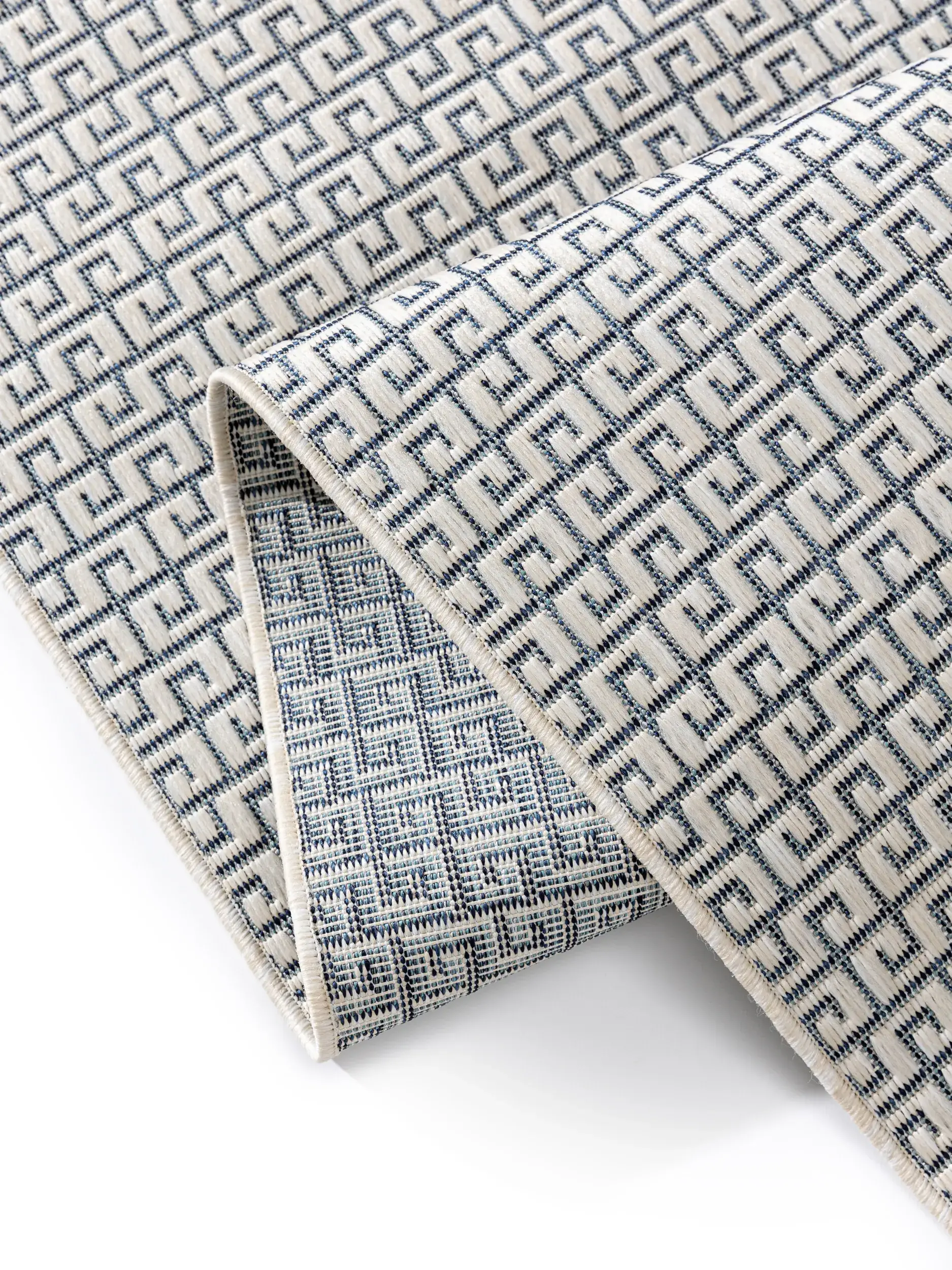 Rug made of 100% Polypropylen in White with a 100% Polypropylen high pile by benuta Basic