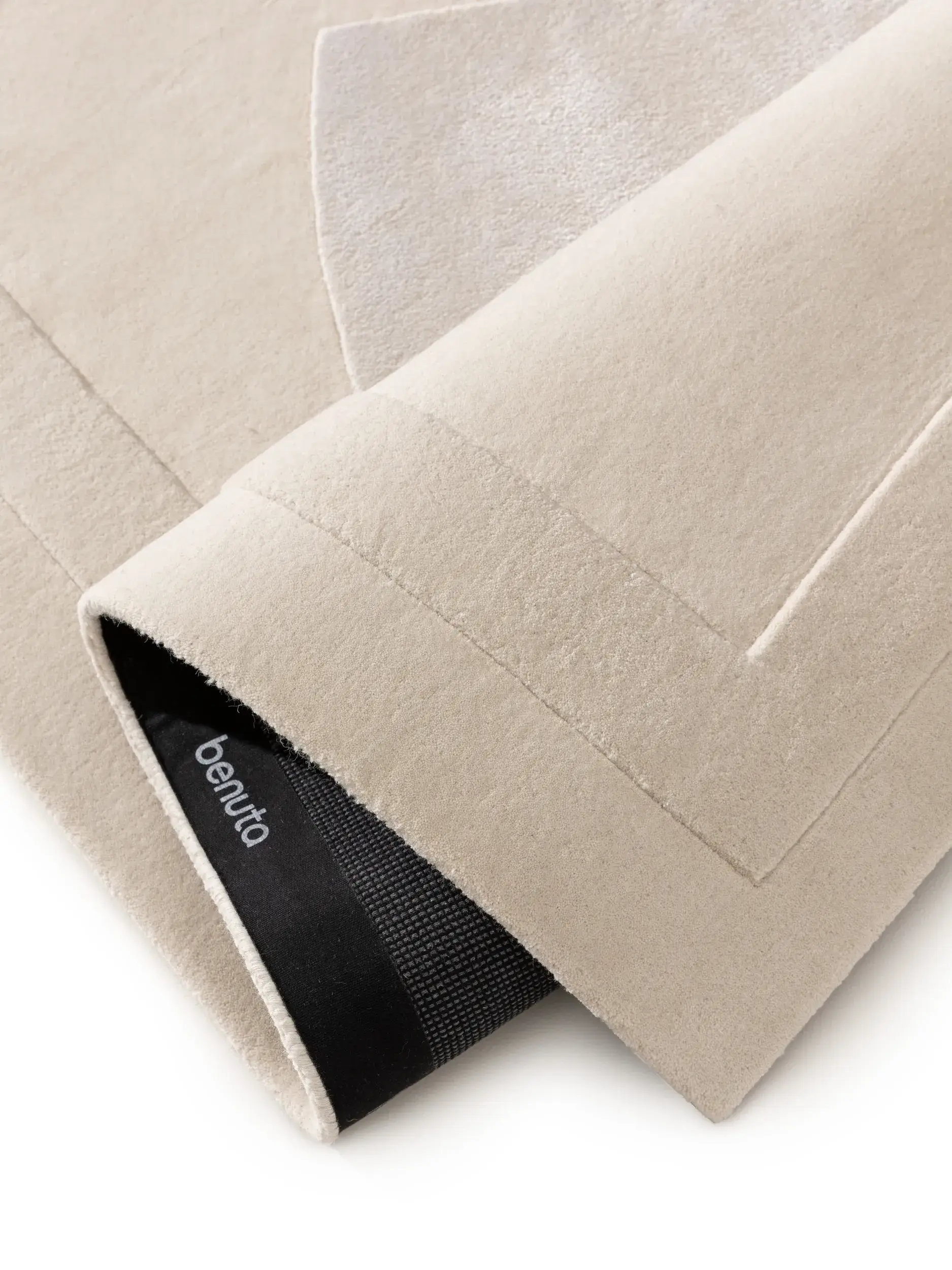 Teppich aus 75% Wolle, 25% Lyocell (Tencel™) in Beige mit 75% Wolle, 25% Lyocell (Tencel™) hohem Flor von benuta Finest