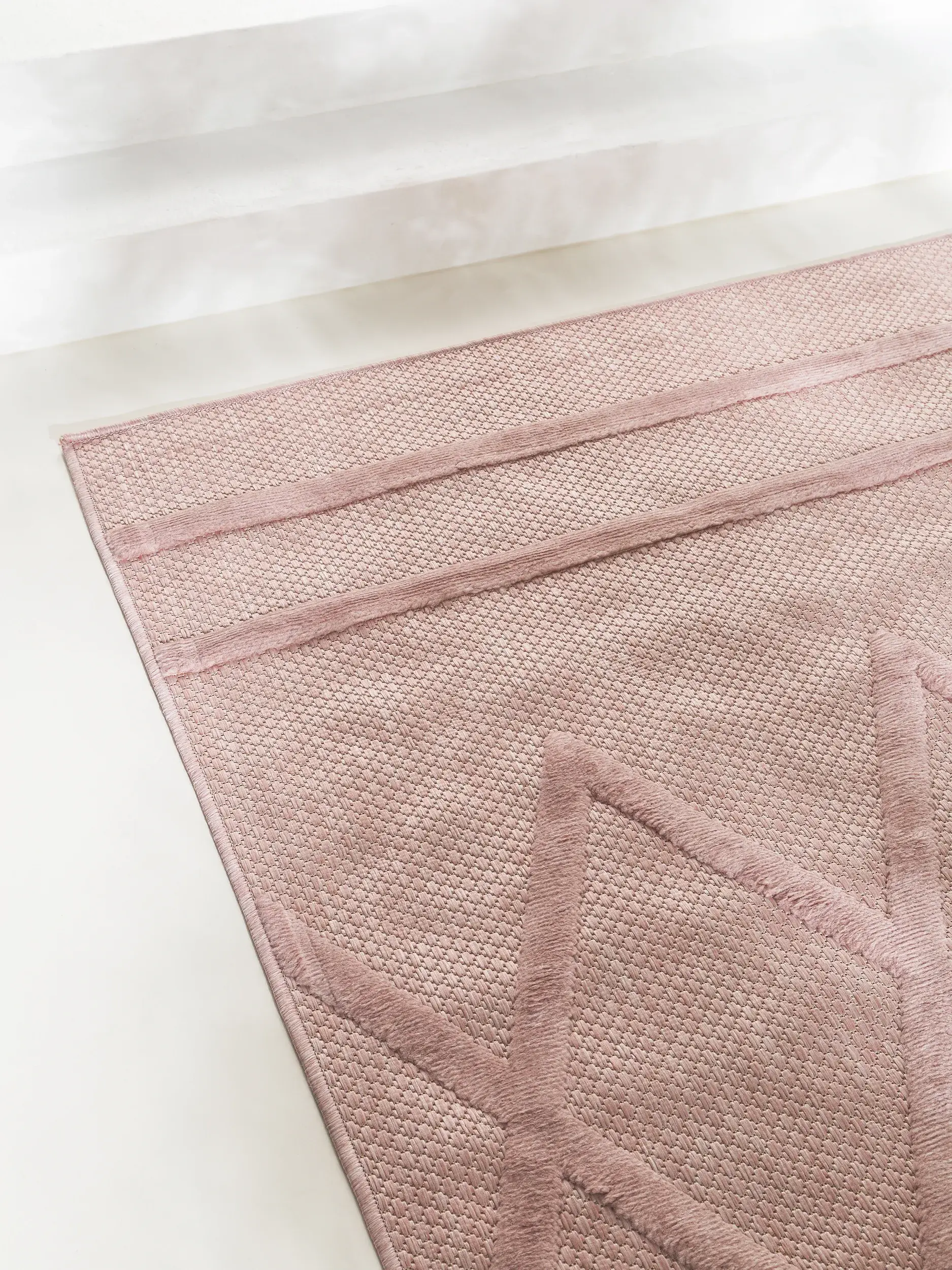 Matto 100% Polypropylena värissä Rosa 100% Polypropylen korkealla nukalla merkiltä benuta Nest