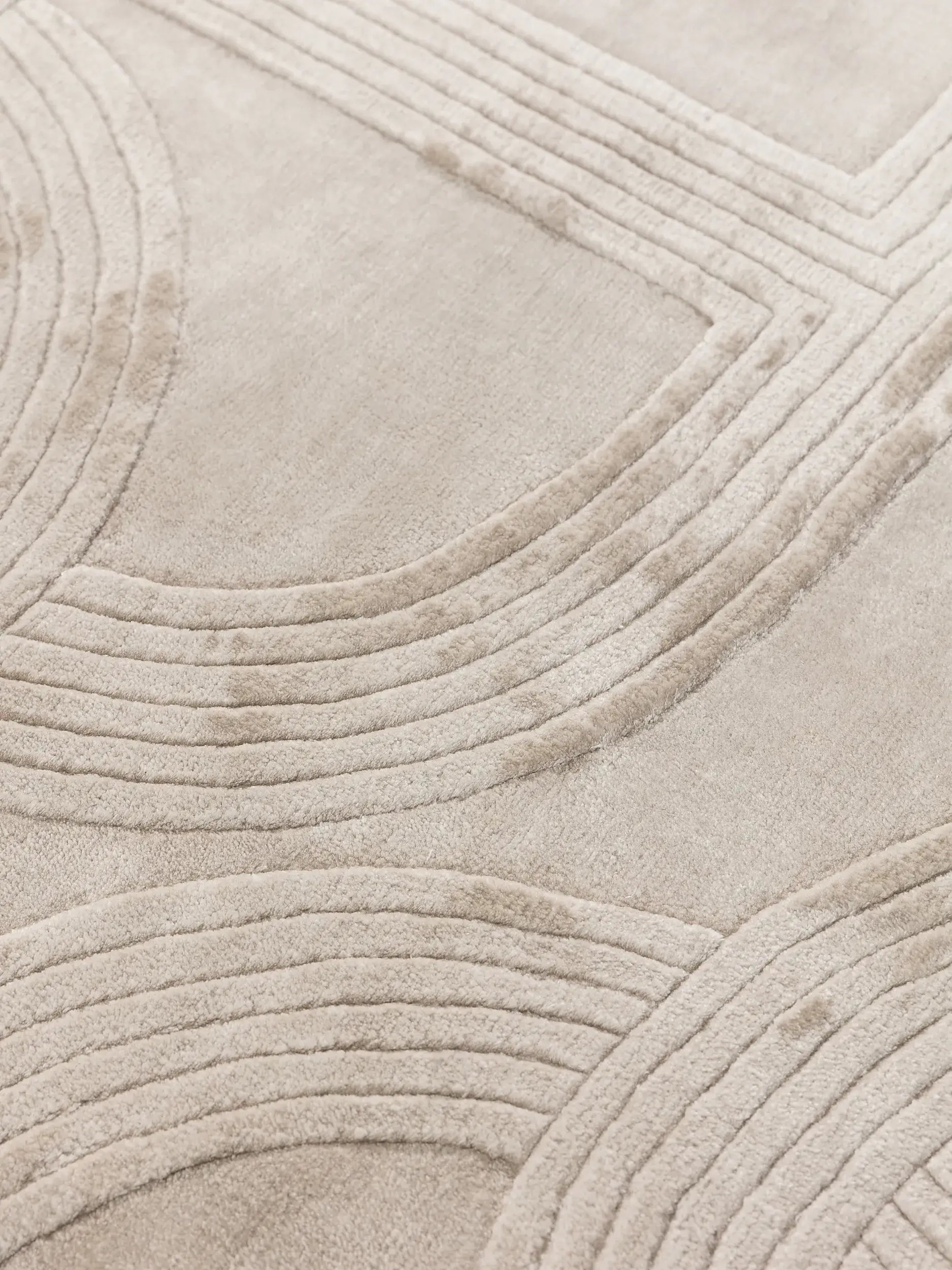 Rug made of 100% Lyocell (TENCEL™) in Beige with a 100% Lyocell (TENCEL™) high pile by benuta Finest