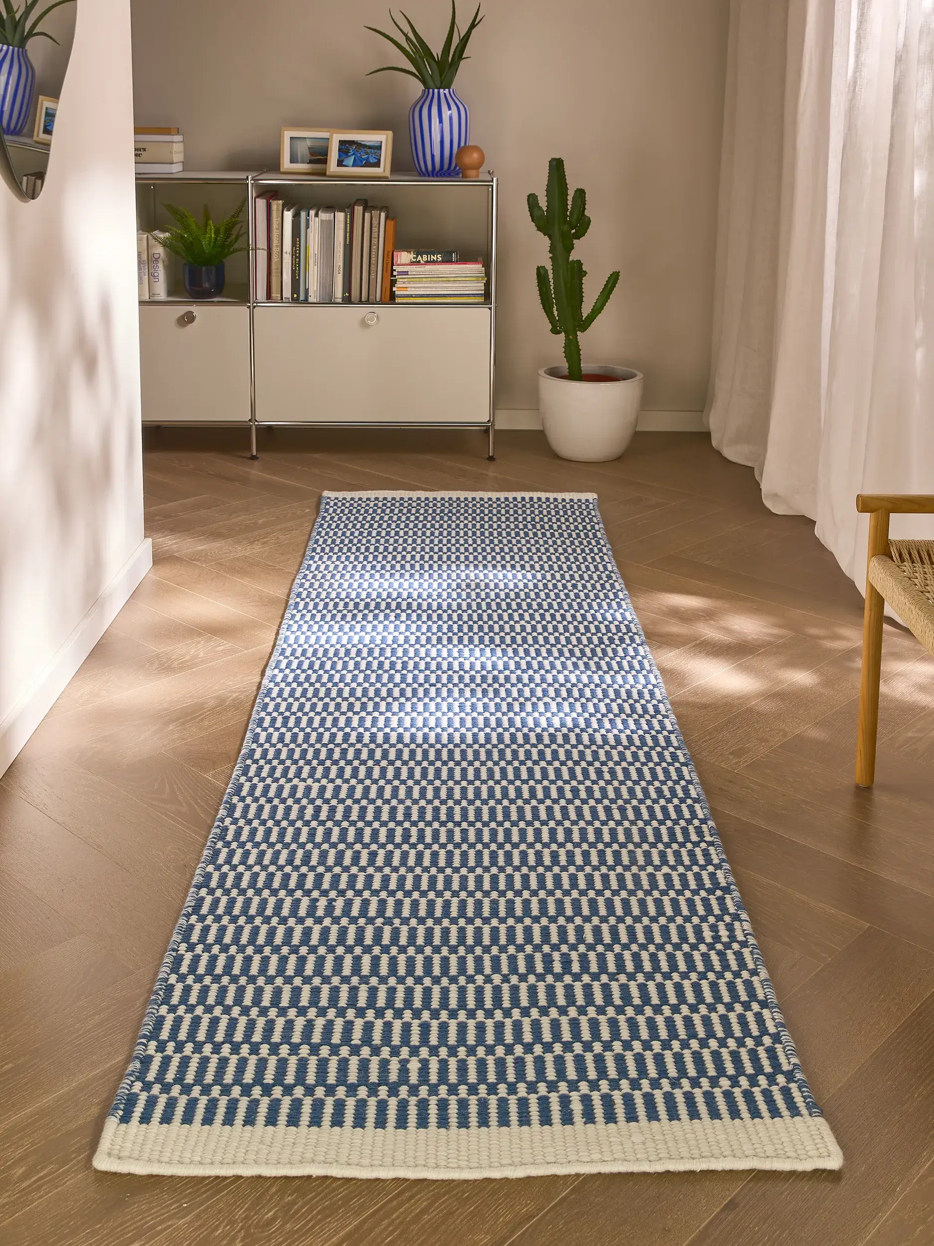 Teppich aus 100% Wolle (aus Neuseeland) in Blau mit 100% Wolle (aus Neuseeland) hohem Flor von benuta Pure