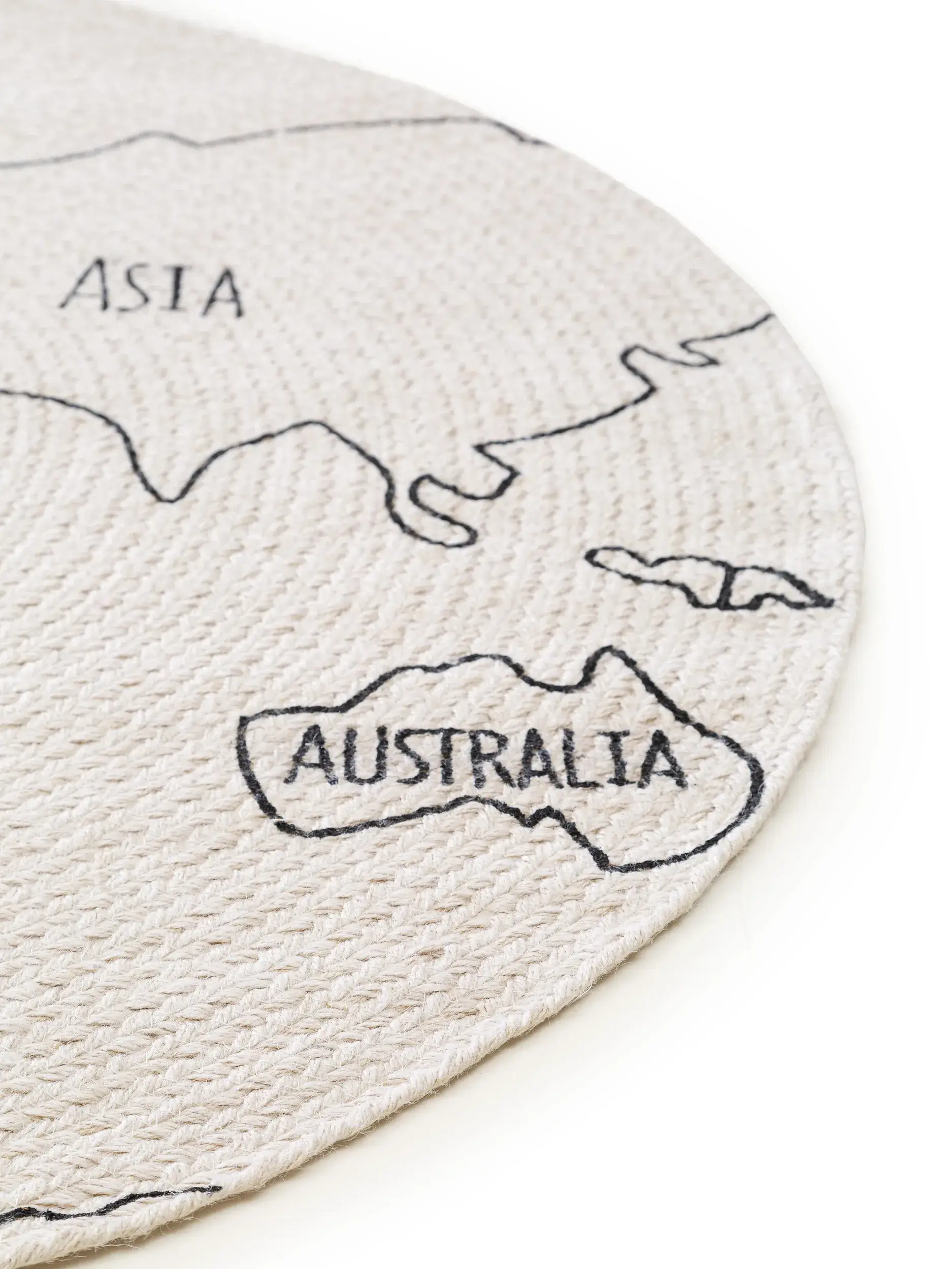 Teppich World Map aus 100% Jute in Schwarz/Weiß von Lytte
