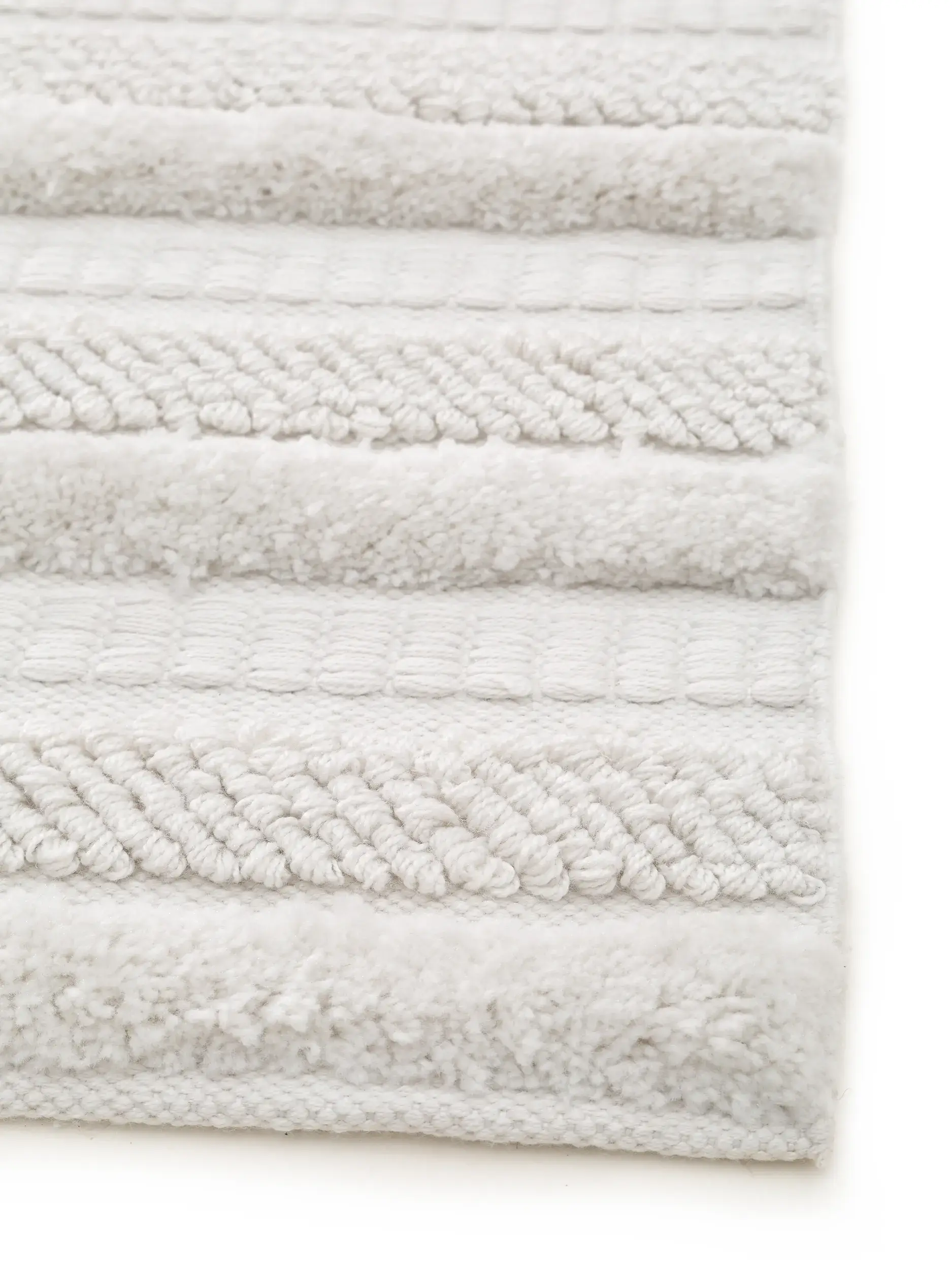 Matta av 100% Polyester (återvunnen PET) i Vit med 100% Polyester (återvunnen PET) hög lugg från benuta pure