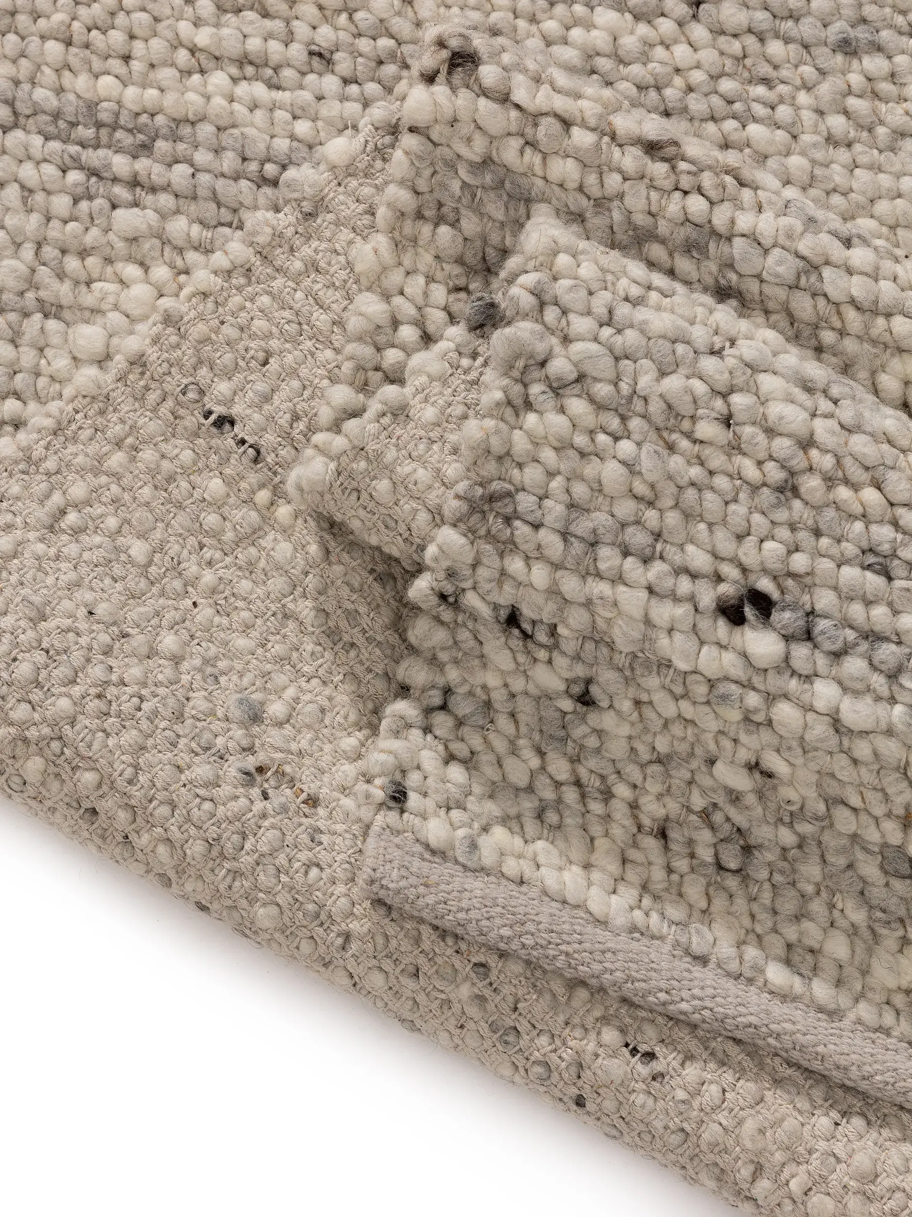 Teppich aus 70% Wolle, 30% Jute in Grau mit 70% Wolle, 30% Jute hohem Flor von benuta Pure