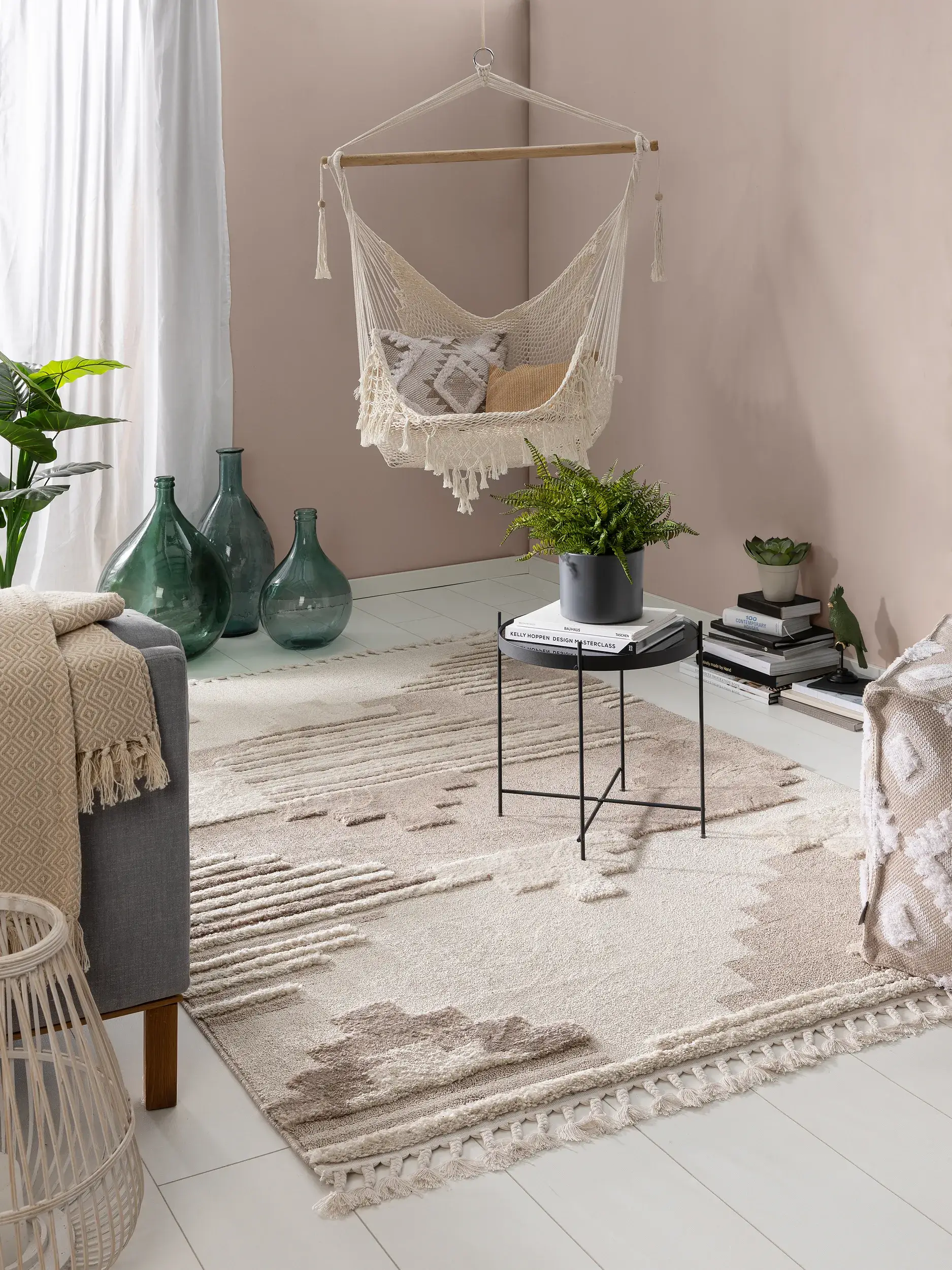 Matta av 100% Polyester i Beige med 100% Polyester hög lugg från benuta POP