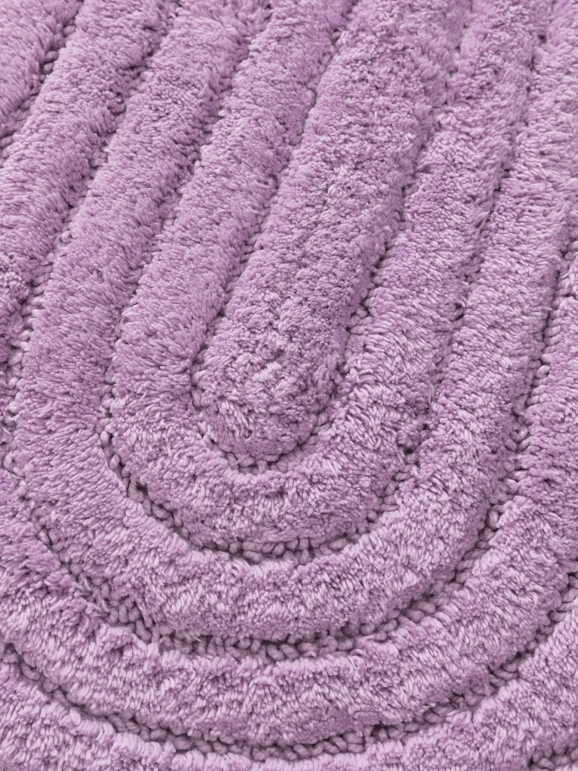 Badematte Nia Lila im Design Geometrisch aus 100% Baumwolle von benuta Pop