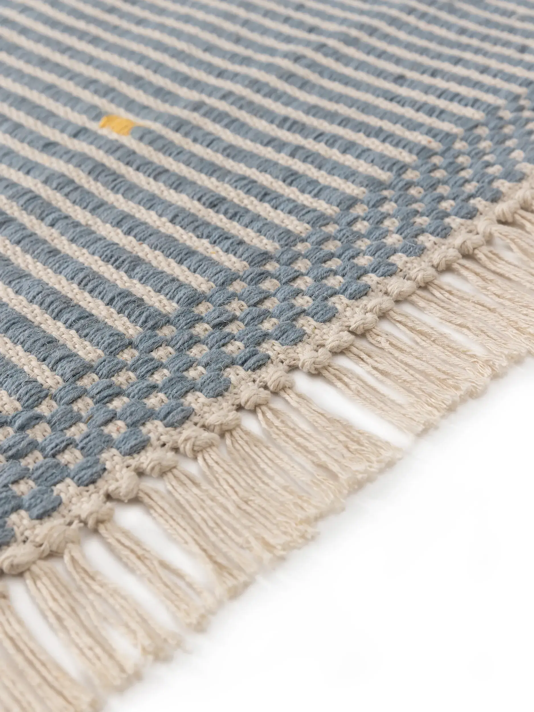 Teppich aus 70% Baumwolle, 30% Wolle in Blau mit 70% Baumwolle, 30% Wolle hohem Flor von Lytte