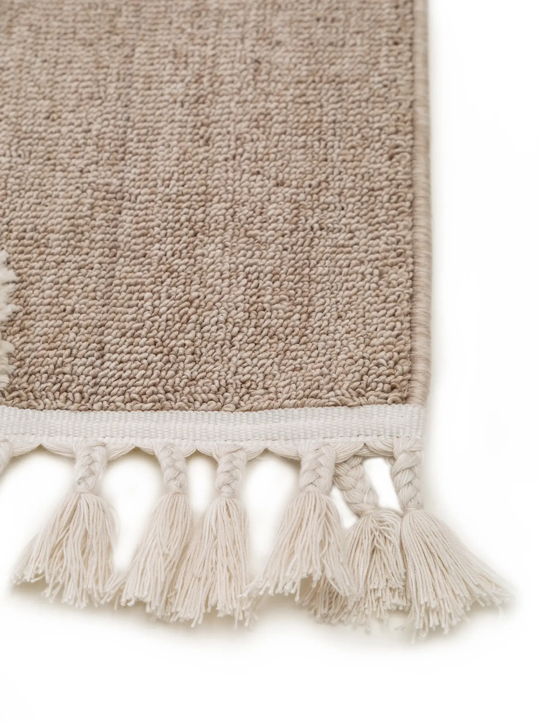 Rug made of 100% Polyester in Beige with a 100% Polyester high pile by Lytte