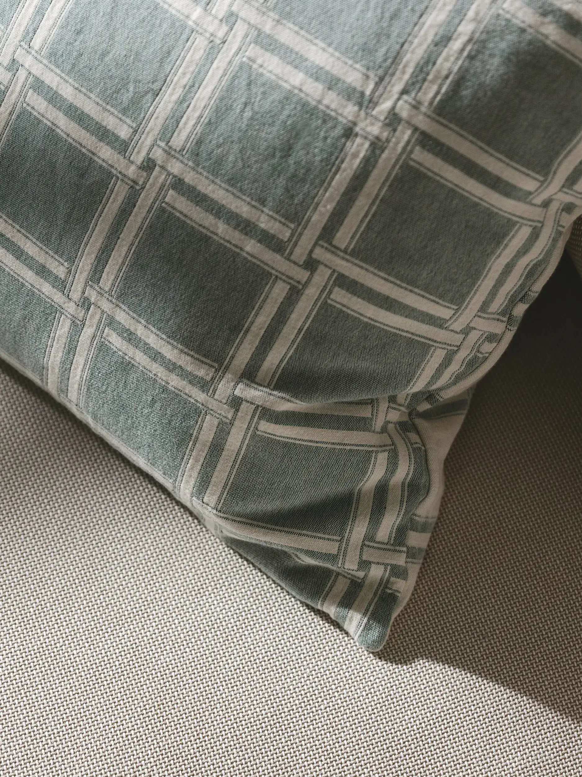 Cushion Cover Dario Cream/Green in Geometric design made of 100% Cotton by benuta Nest