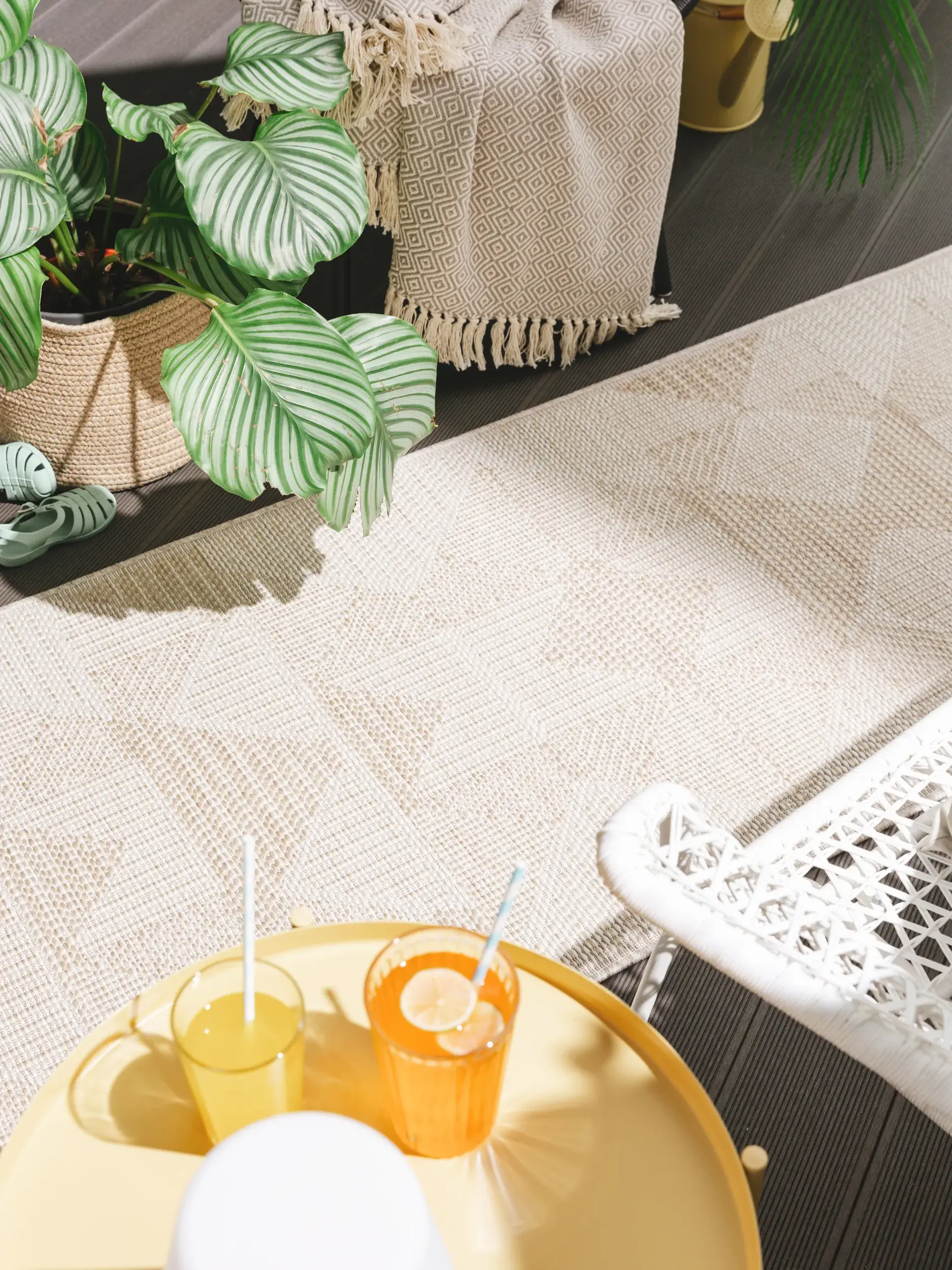 Rug made of 100% Polypropylen in White with a 100% Polypropylen high pile by benuta Nest