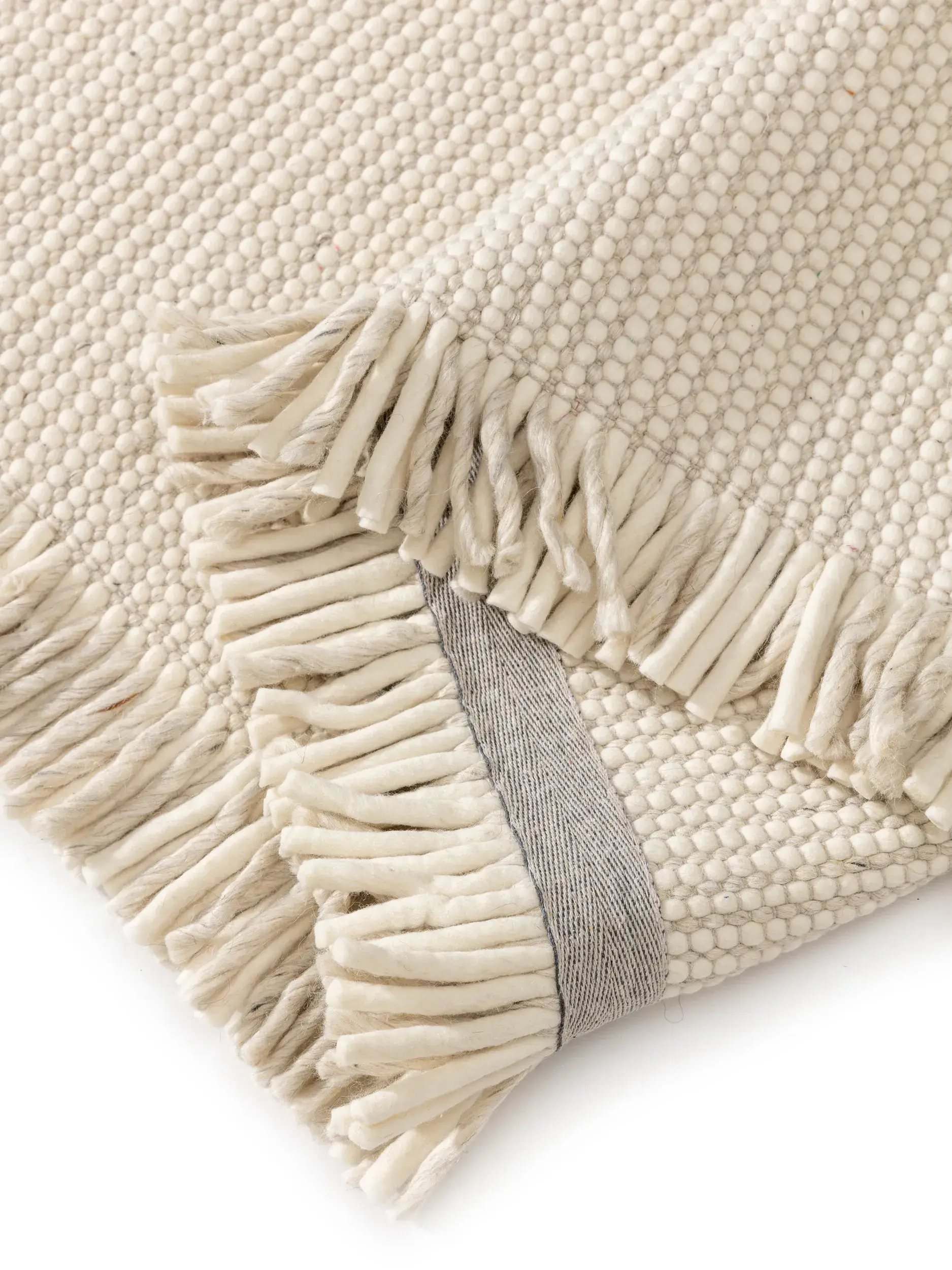 Matto 60% Wolle, 25% Polyester, 15% Viskosea värissä Beige 60% Wolle, 25% Polyester, 15% Viskose korkealla nukalla merkiltä benuta Pure