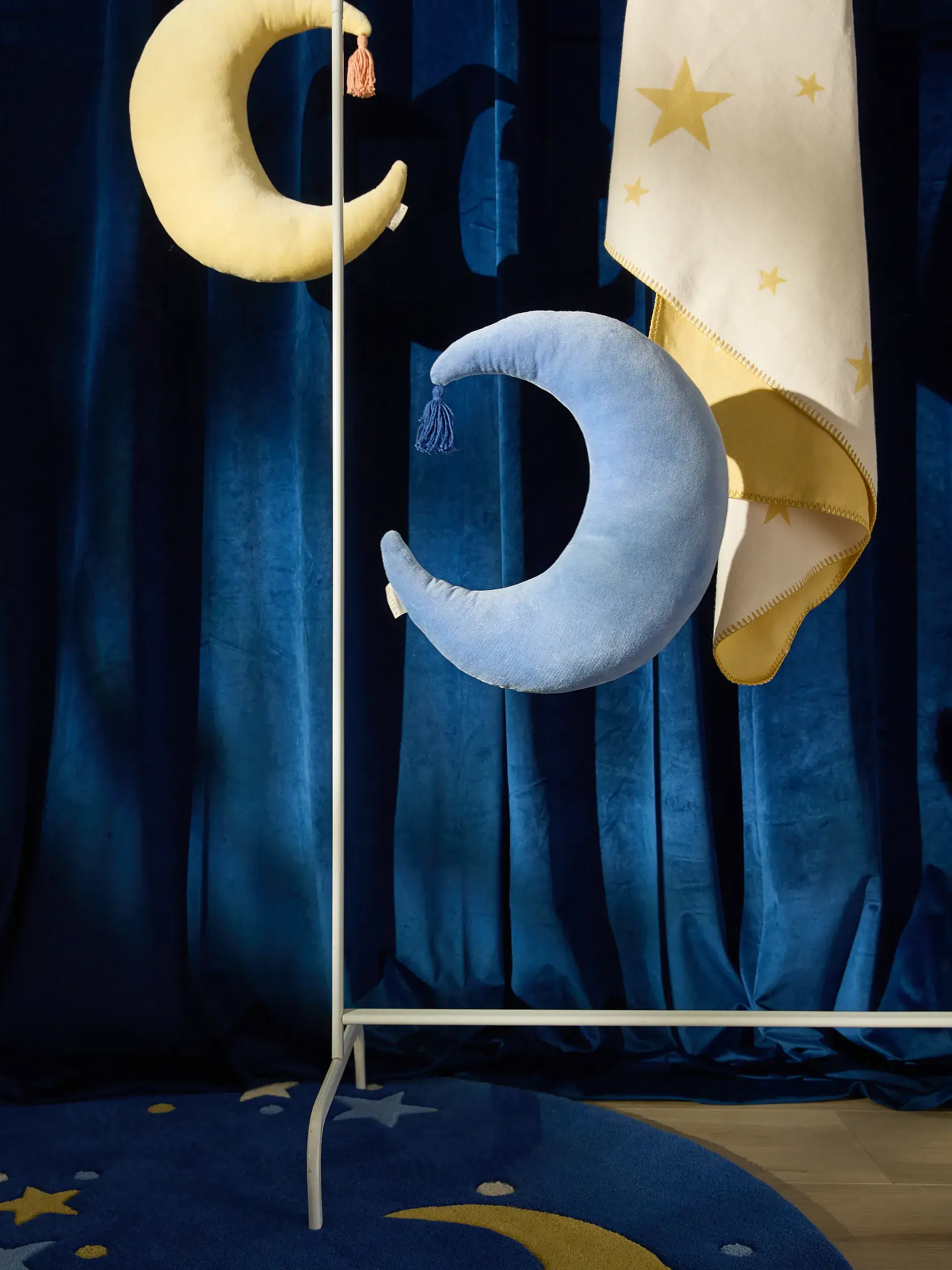 Kissen Alex Blau im Design Sterne aus  von Lytte
