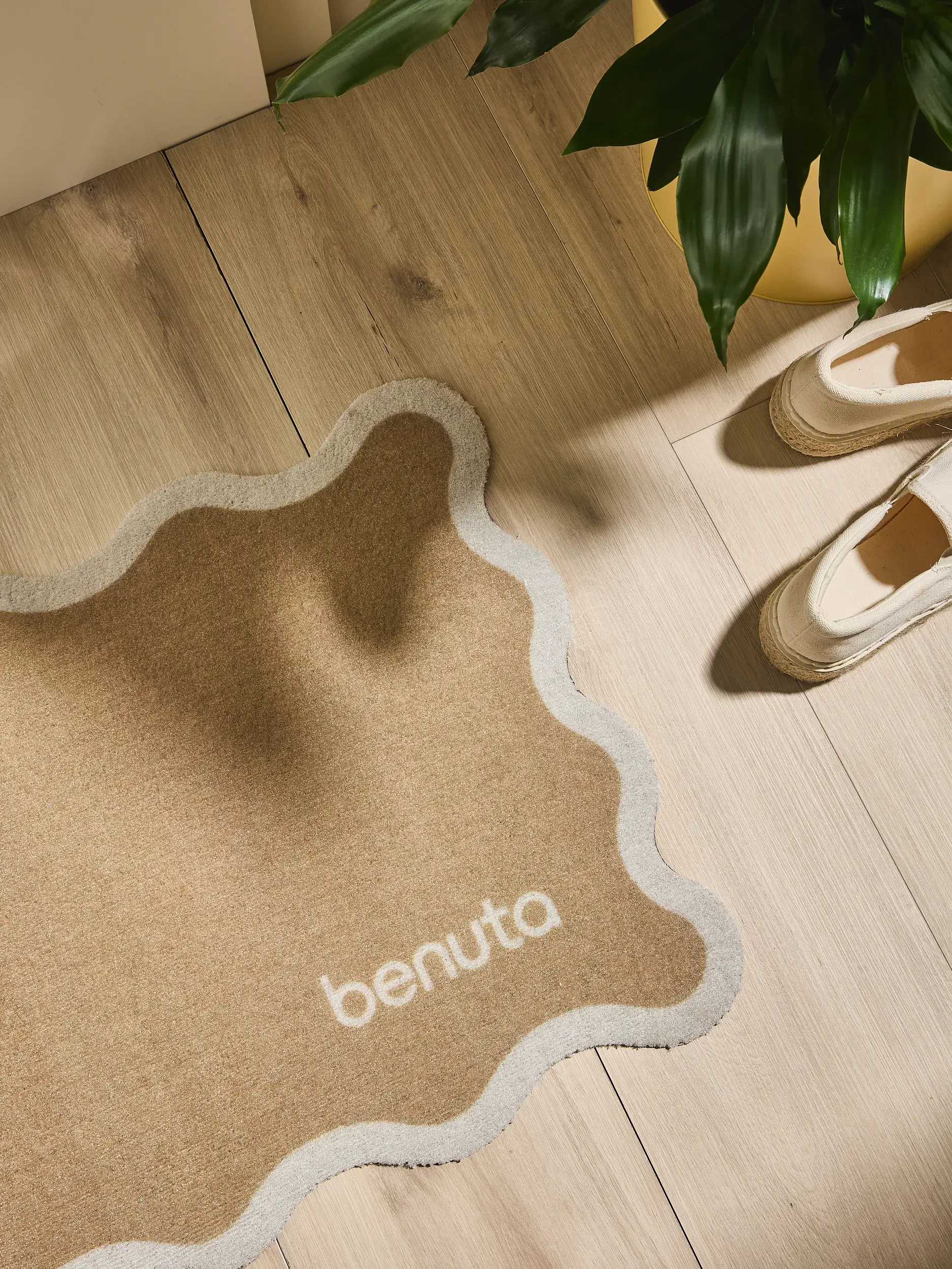 Wycieraczka Curl jasnobrązowy im Design Obramowanie aus 100% Poliester (PET recyklingowany) von benuta