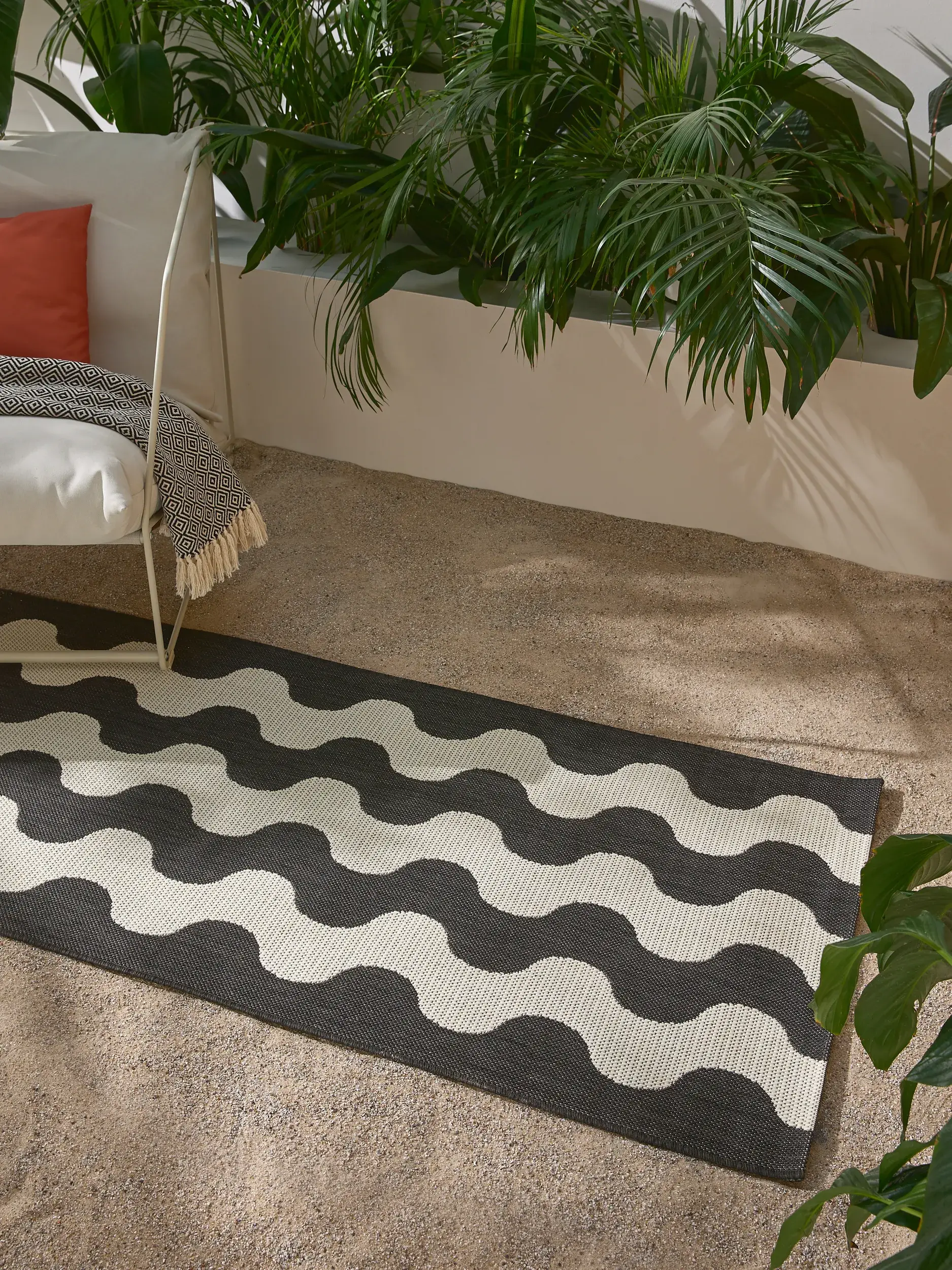 Rug made of 100% Polypropylen in Black/White with a 100% Polypropylen high pile by benuta Nest