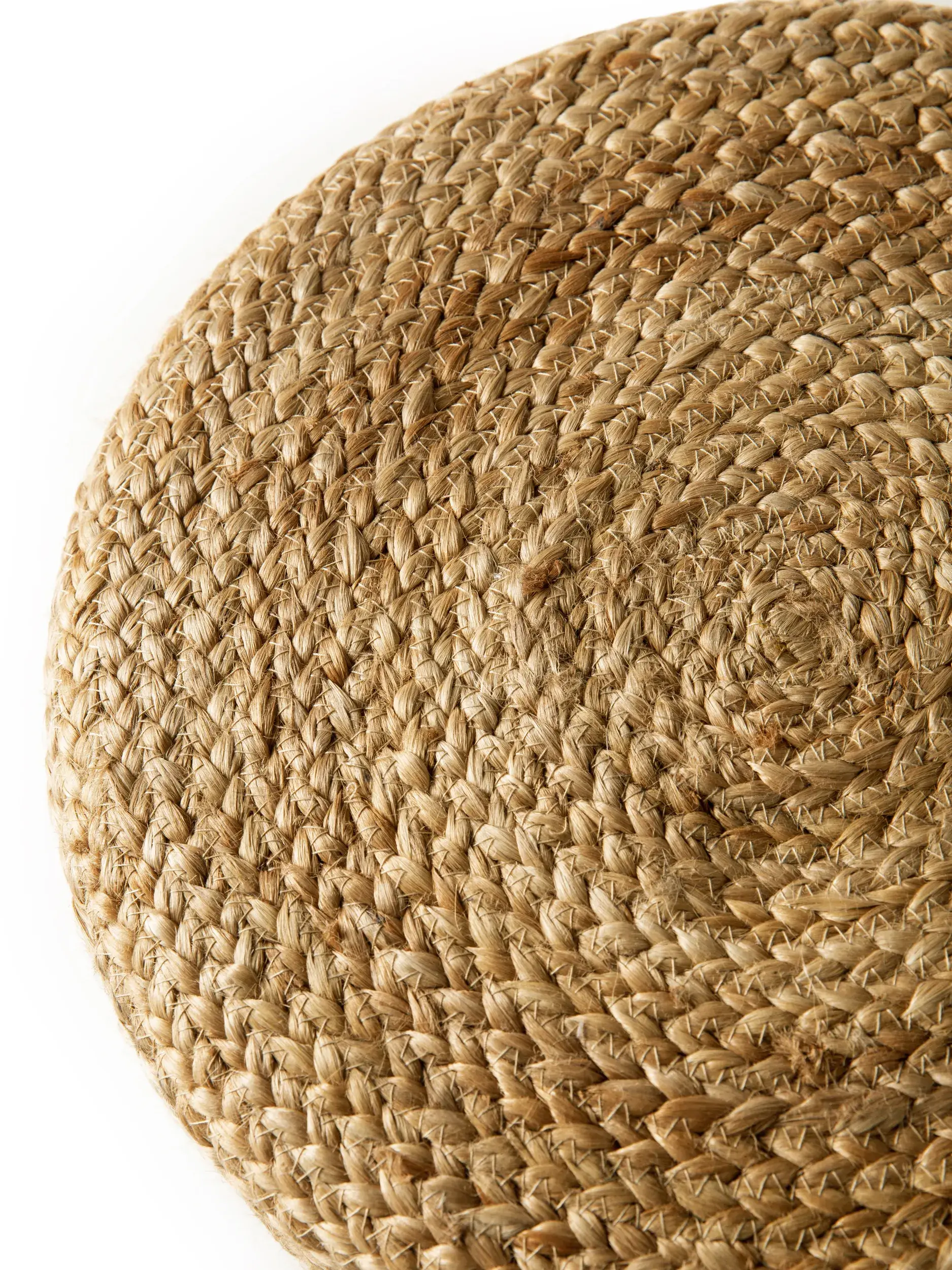 Handgefertigter Jute-Pouf Jutta Hellbraun/Schwarz in Einfarbig design made of 100% Jute by benuta Pure
