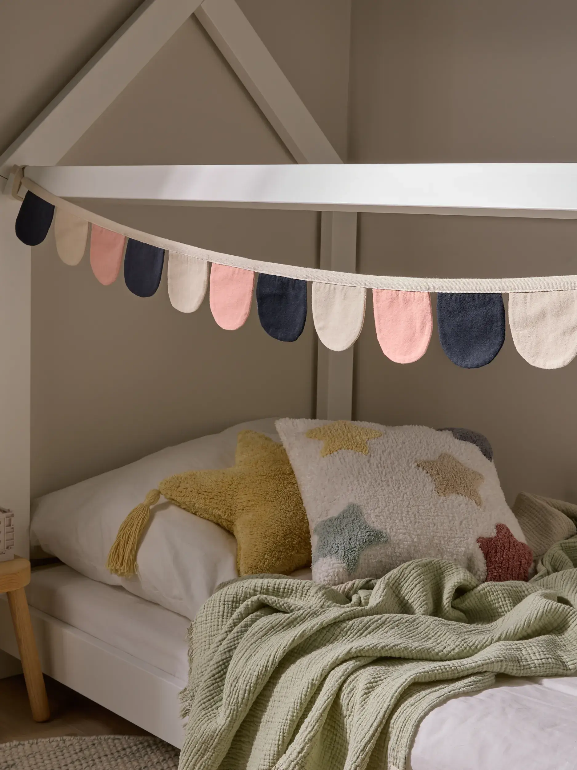 Wanddeko Hana Pink/Schwarz Floral-suunnittelussa, valmistettu 100% puuvillaaista, Lyttein toimesta