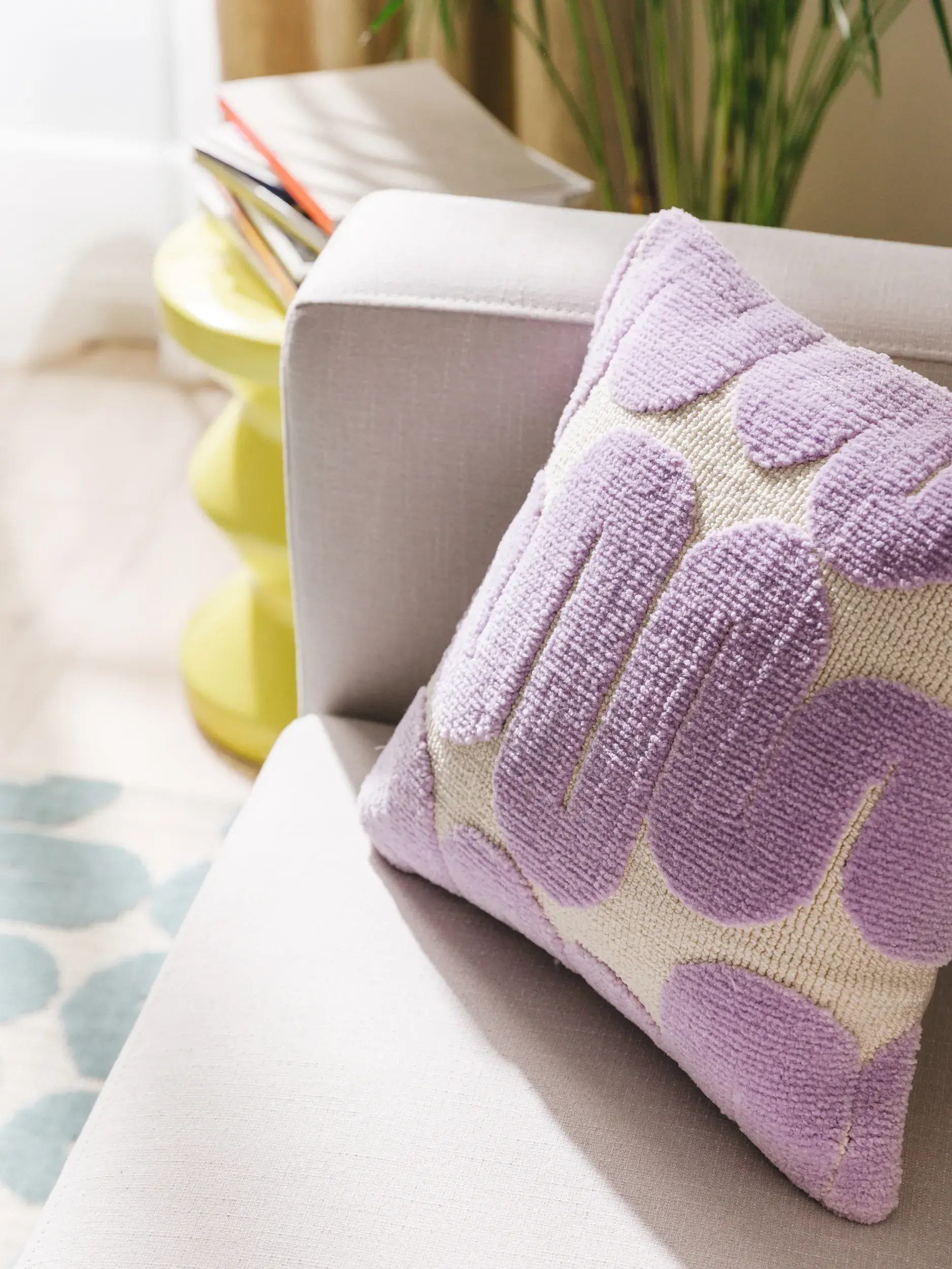Cushion Cover Ally Purple in Abstract design made of 100% Polyester (Microfiber) by benuta Pop
