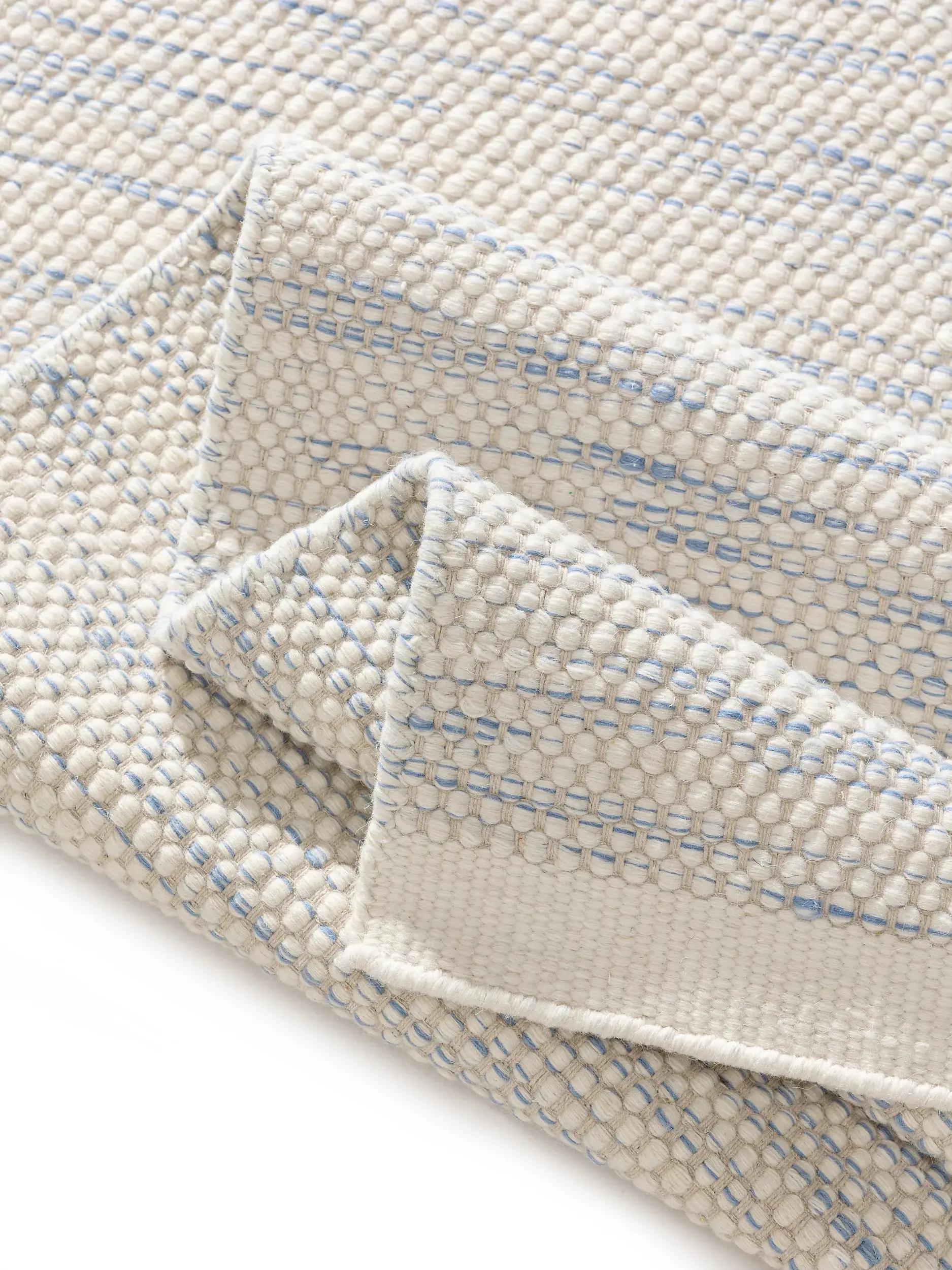 Teppich aus 100% Wolle (aus Neuseeland) in Blau mit 100% Wolle (aus Neuseeland) hohem Flor von Lytte