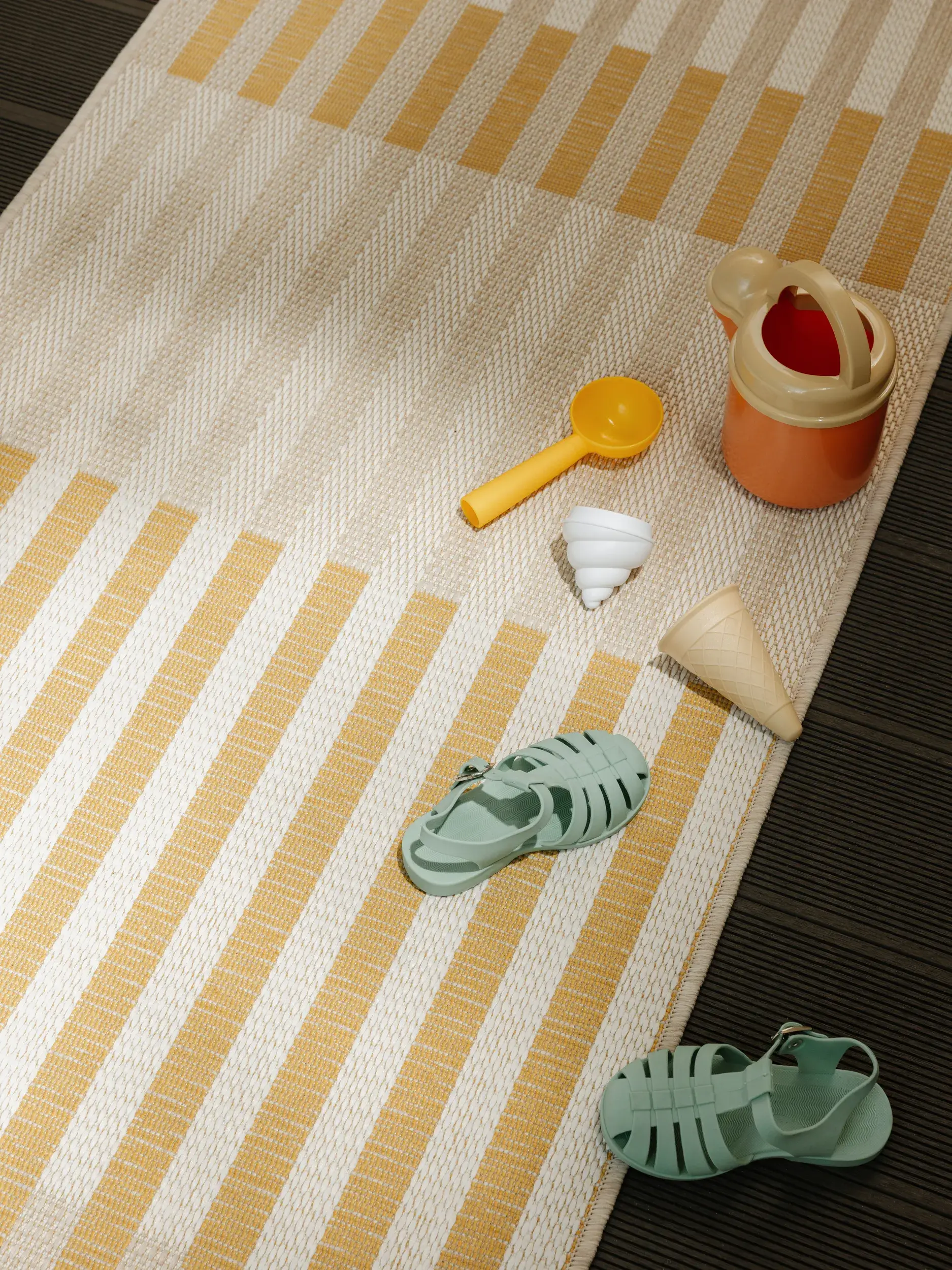 Tappeto di 100% Poliestere (PET riciclato) in Giallo con pelo alto 100% Poliestere (PET riciclato) da benuta nest