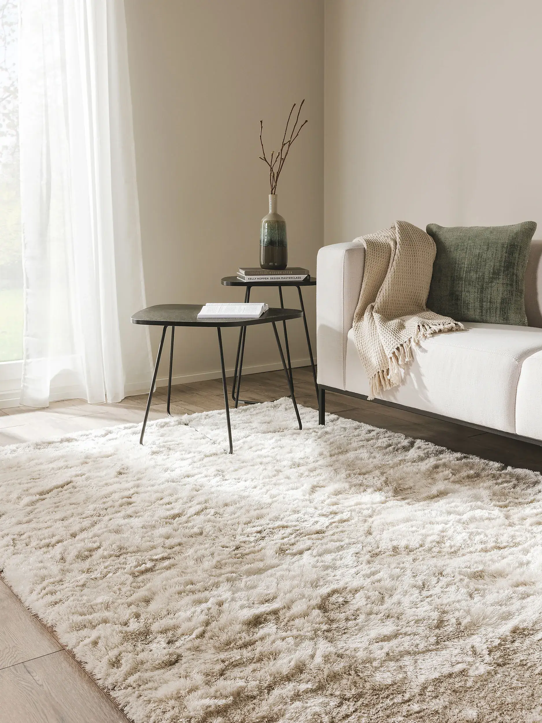 Teppich aus 100% Polyester in Beige mit 100% Polyester hohem Flor von benuta Nest