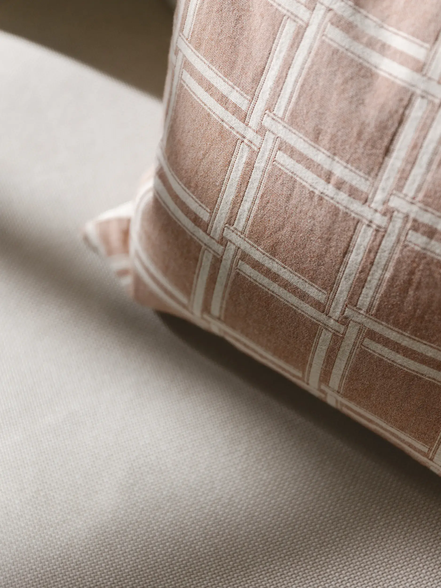 Cushion Cover Dario Cream in Geometric design made of 100% Cotton by benuta Nest