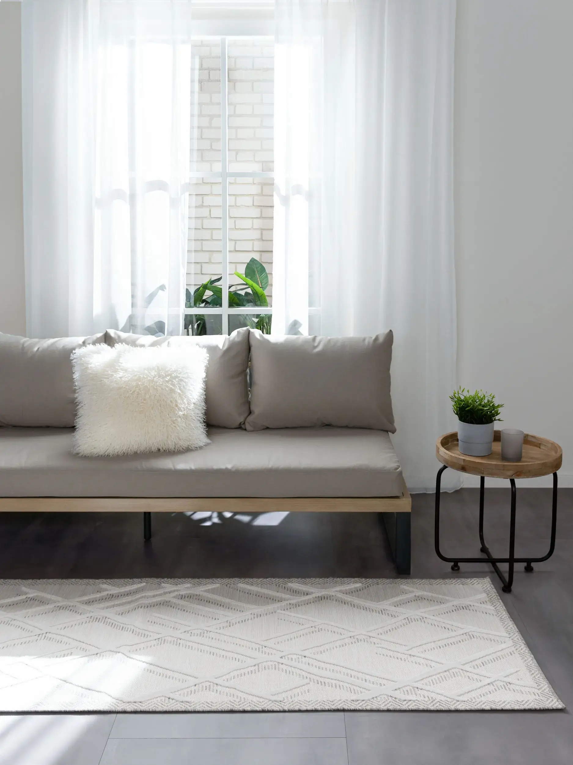 Rug made of 100% Polypropylen in White with a 100% Polypropylen high pile by benuta Basic