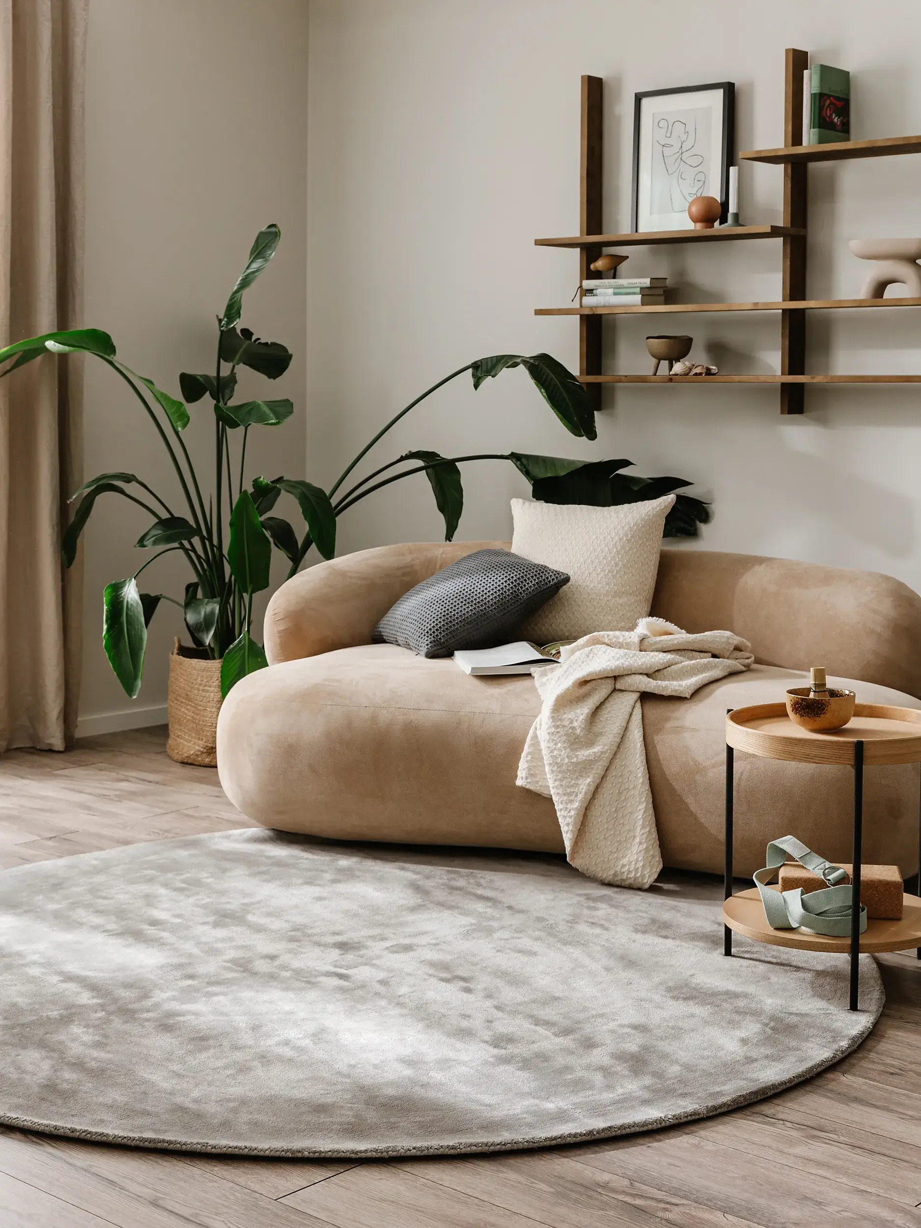Teppich aus 100% Viskose in Grau mit 100% Viskose hohem Flor von benuta Pure
