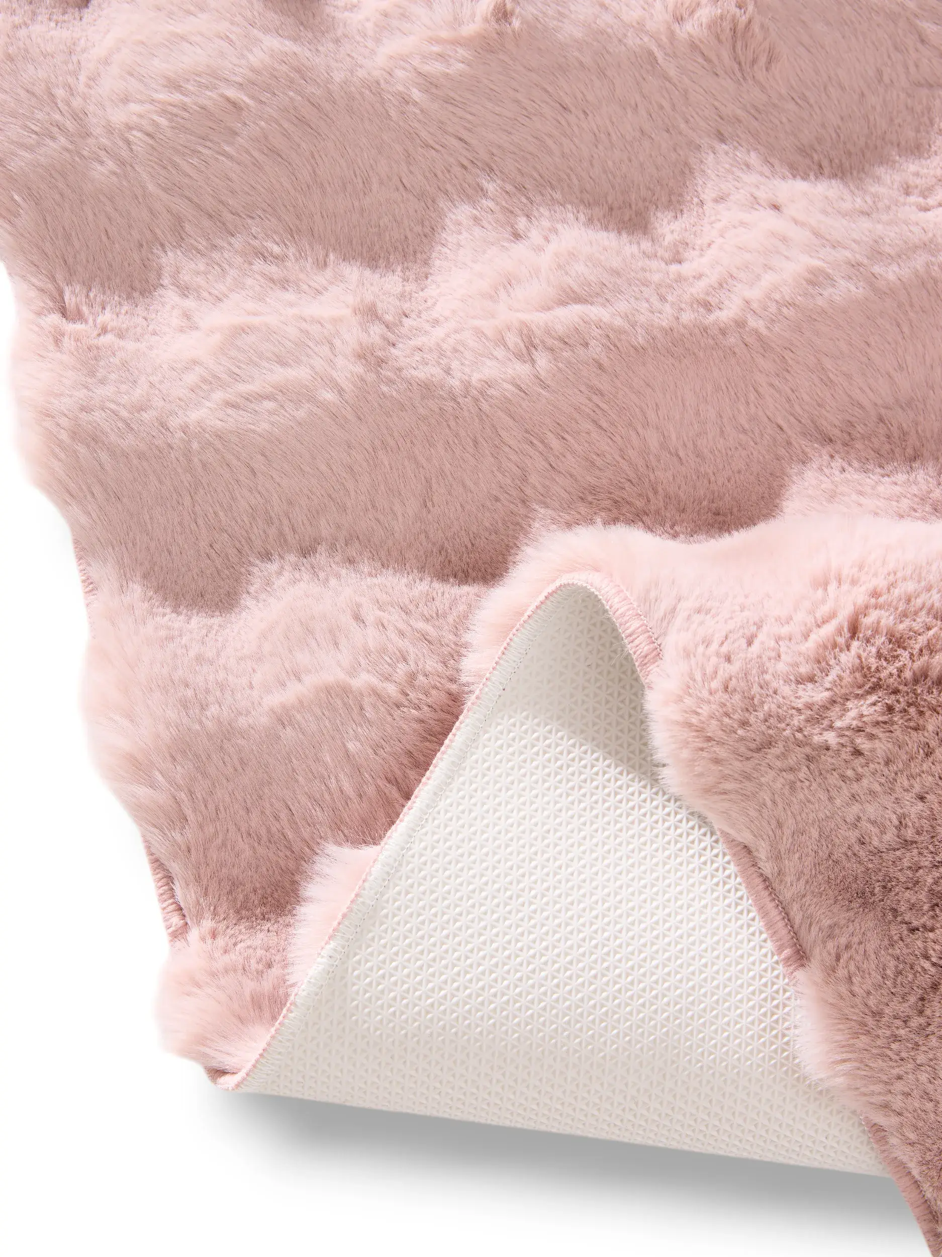 Rug made of 100% Polyester in Rosa with a 100% Polyester high pile by benuta Nest