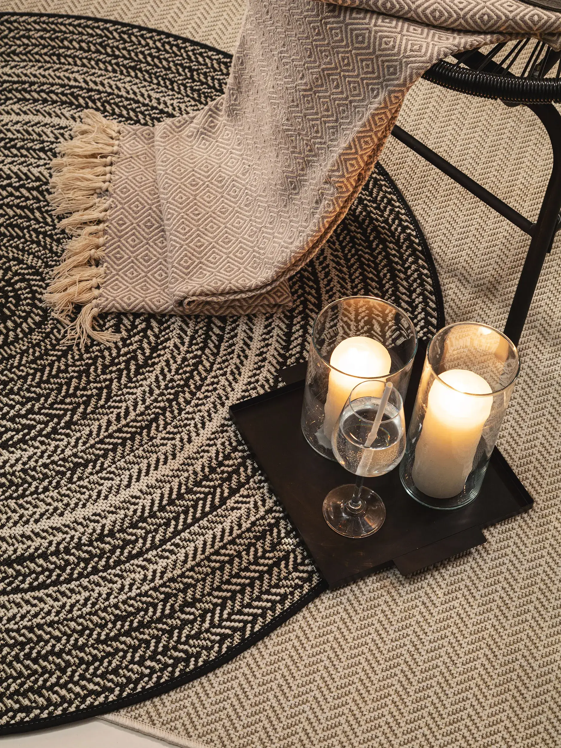 Teppich aus 100% Polypropylen in Schwarz/Weiß mit 100% Polypropylen hohem Flor von benuta Nest