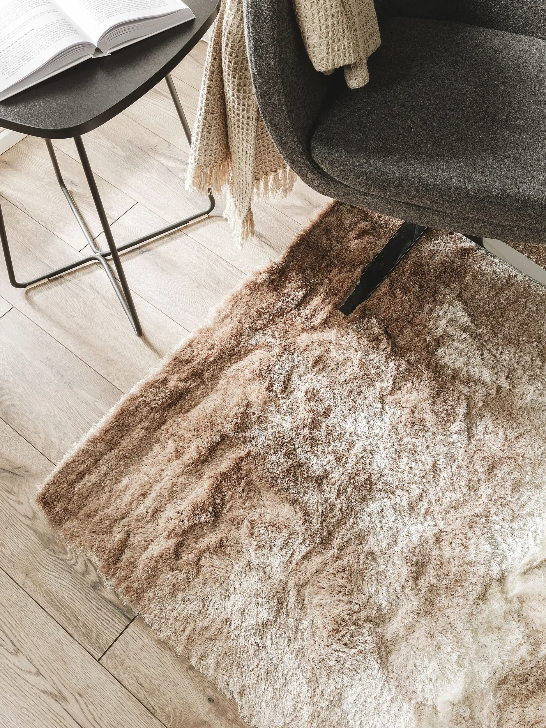 Teppich aus 100% Polyester in Beige mit 100% Polyester hohem Flor von benuta Nest