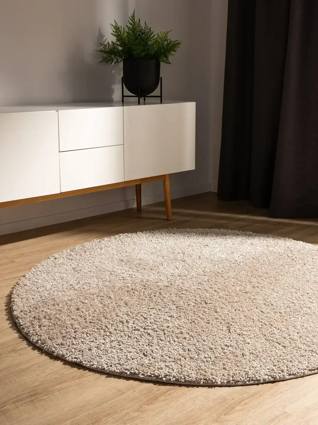 Teppich aus 100% Polypropylen in Beige mit 100% Polypropylen hohem Flor von benuta Basic