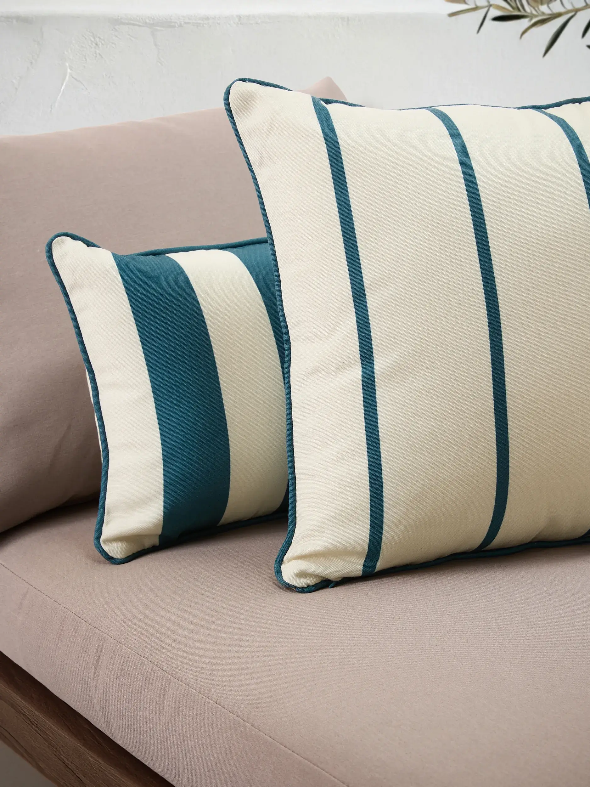 In- & Outdoor Cushion Reed Petrol by benuta Nest