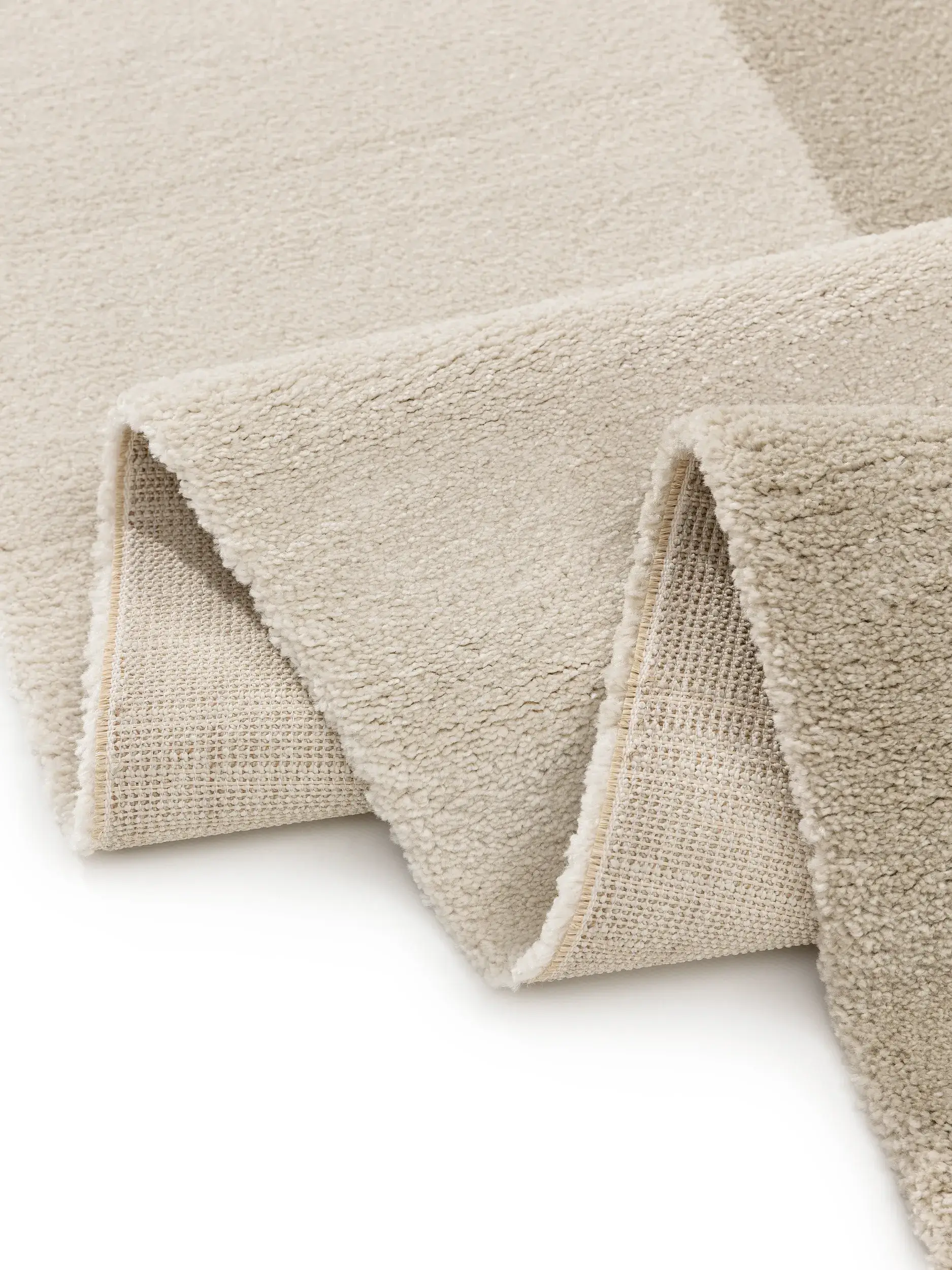 Teppe av 100% Polypropylen i Beige med 100% Polypropylen høy lugg fra benuta Nest