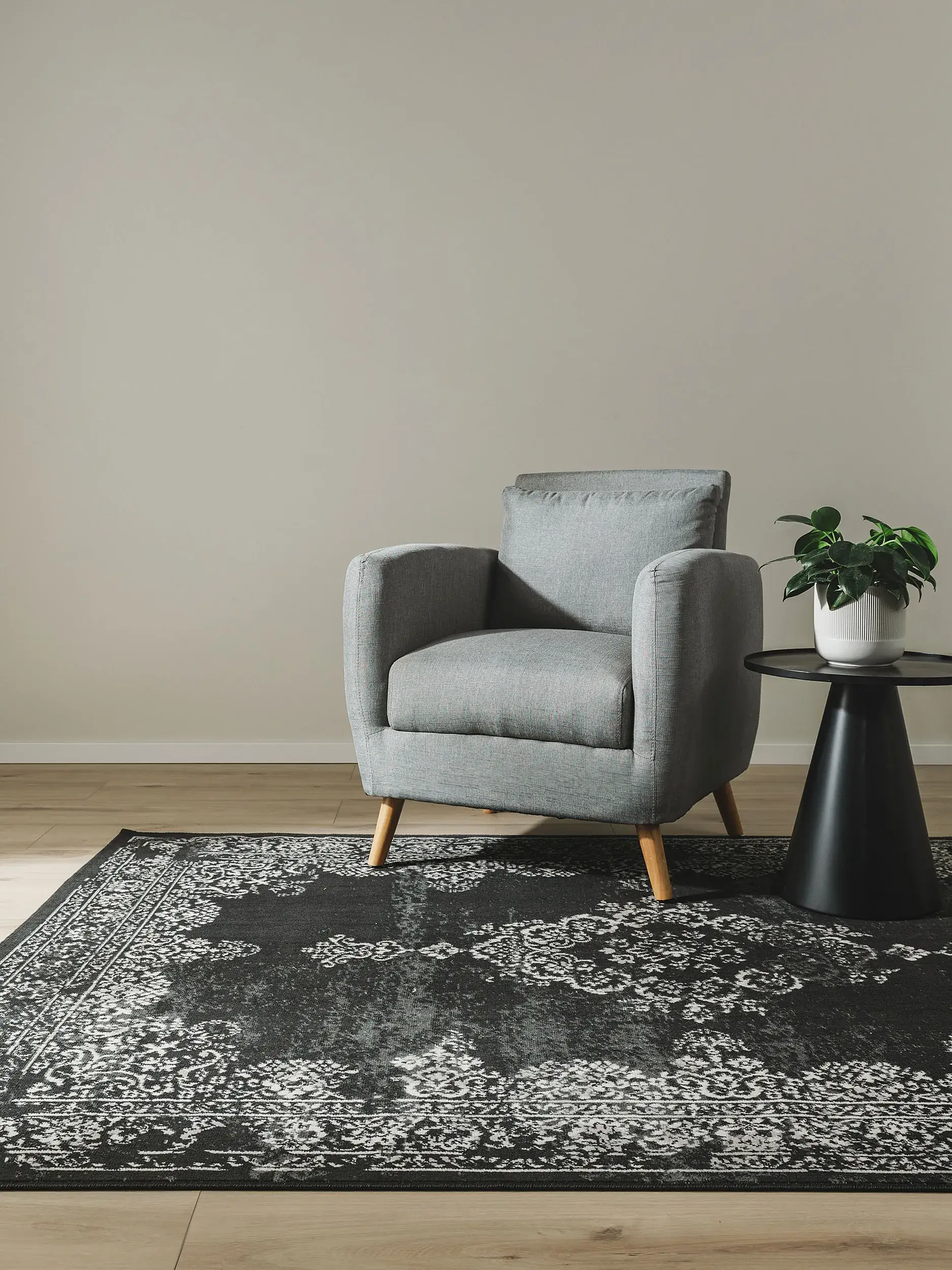 Rug Antique made of 100% Polypropylen in Black/White by benuta Nest