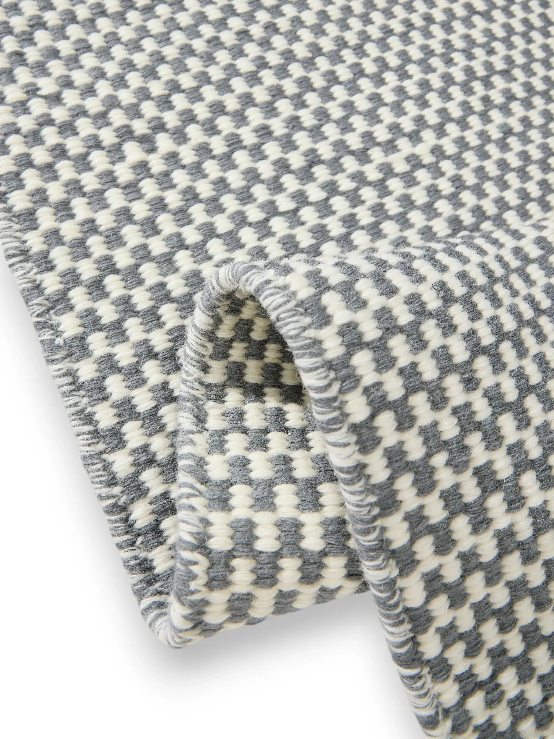 Teppich aus 100% Wolle (aus Neuseeland) in Grau mit 100% Wolle (aus Neuseeland) hohem Flor von benuta Pure