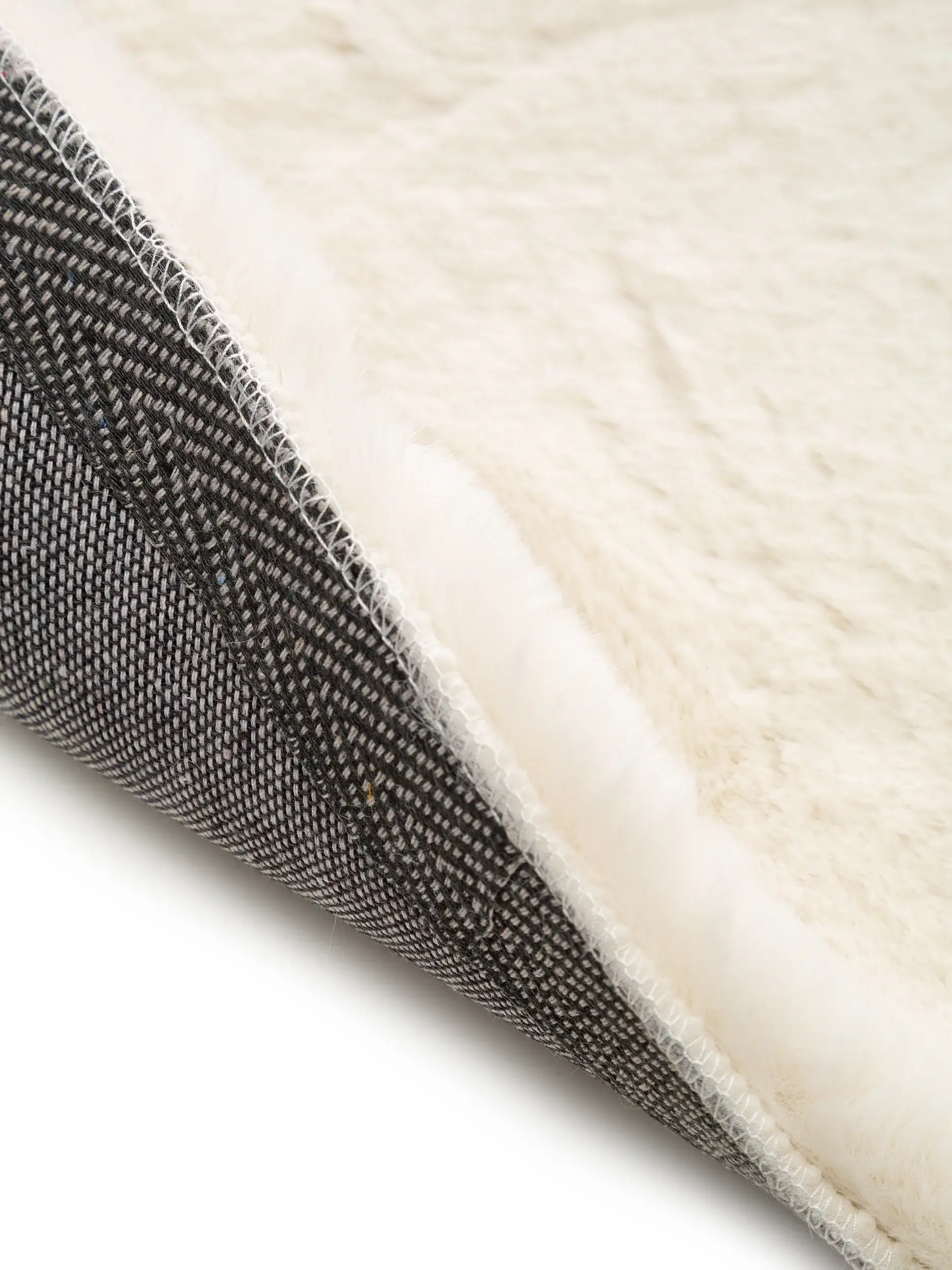 Tappeto di 100% Poliestere in Beige con pelo alto 100% Poliestere da Lytte