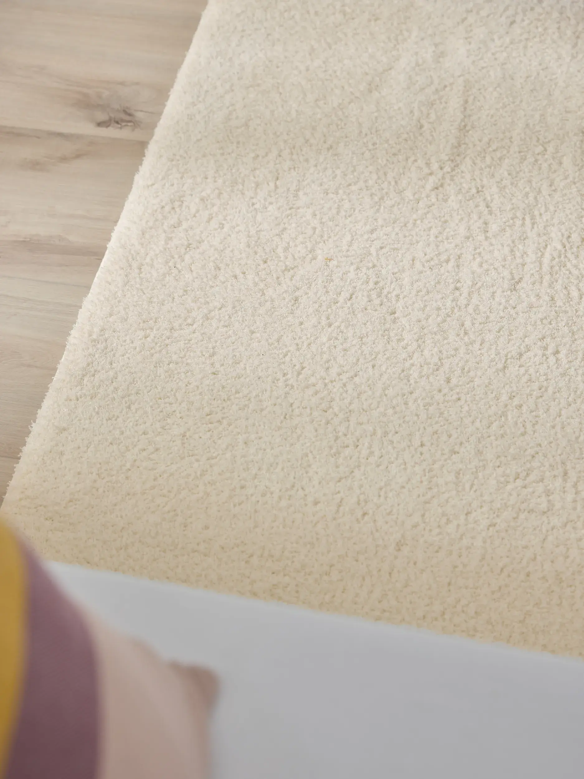Teppich Soda aus 100% Polyester (Mikrofaser) in Weiß von benuta Nest