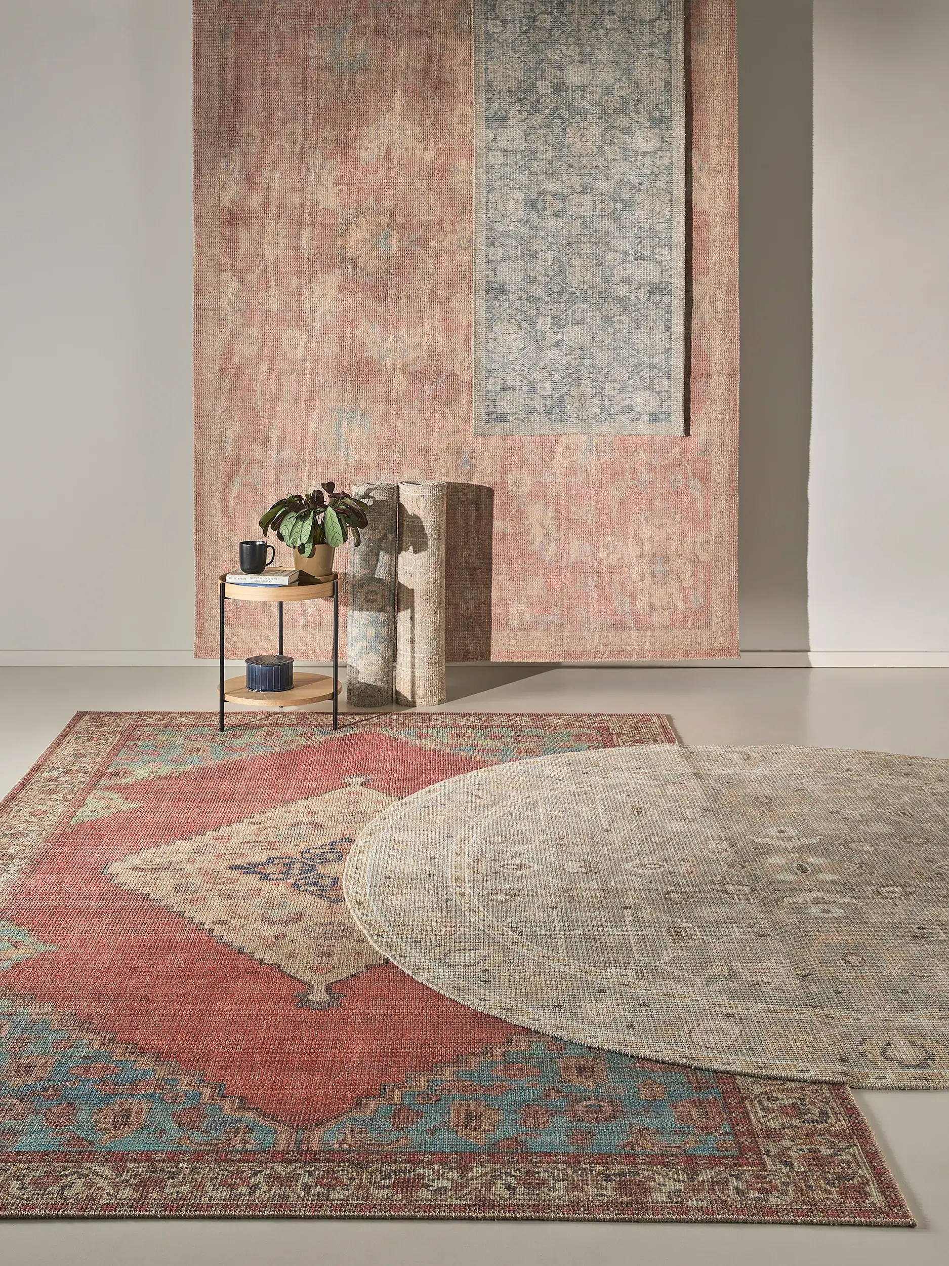 Teppich aus 50% Polyester, 50% Polycotton in Grau mit 50% Polyester, 50% Polycotton hohem Flor von benuta Nest