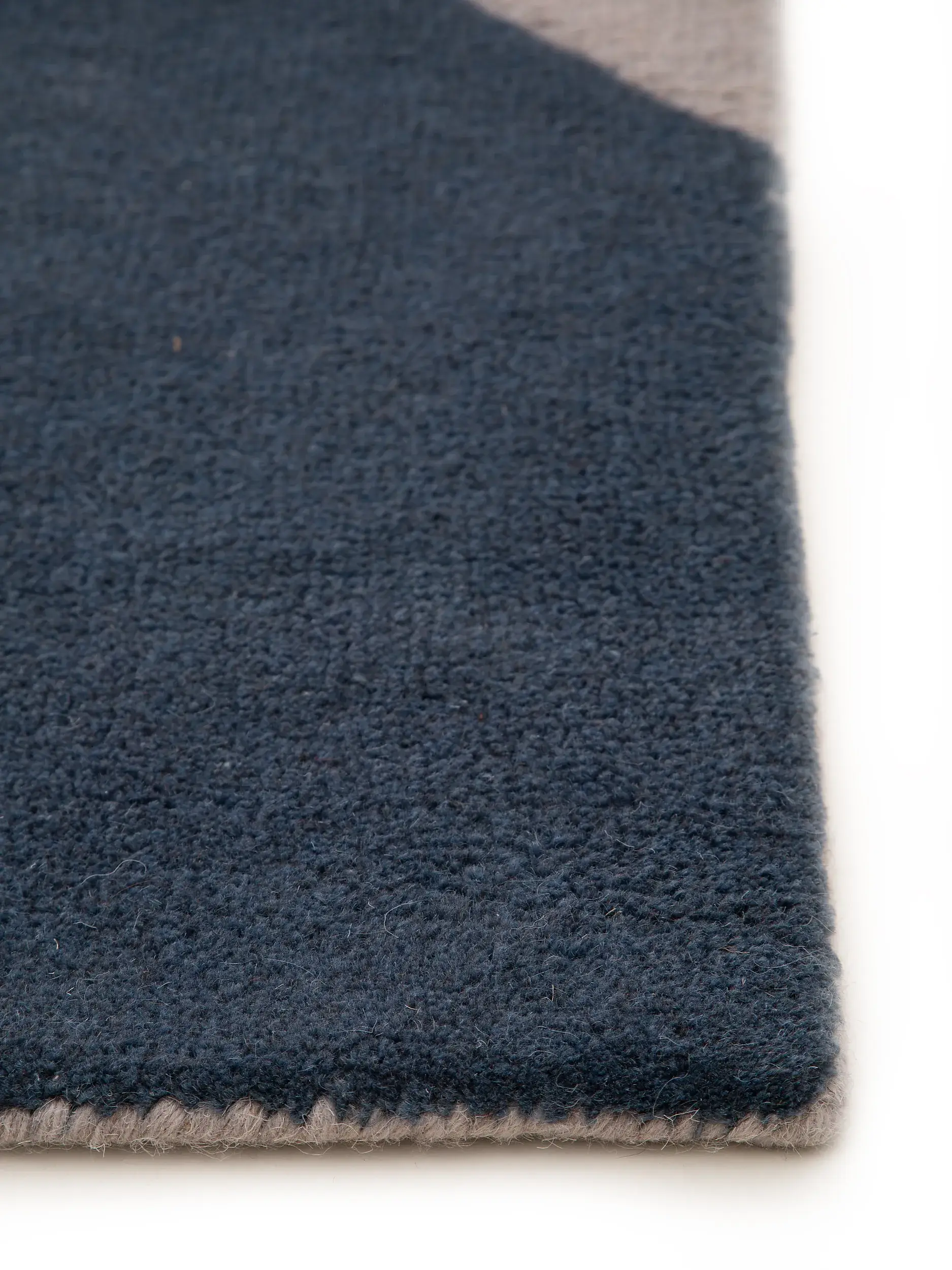 Teppich aus 85% Wolle, 15% Viskose in Multicolor mit 85% Wolle, 15% Viskose hohem Flor von benuta Pure