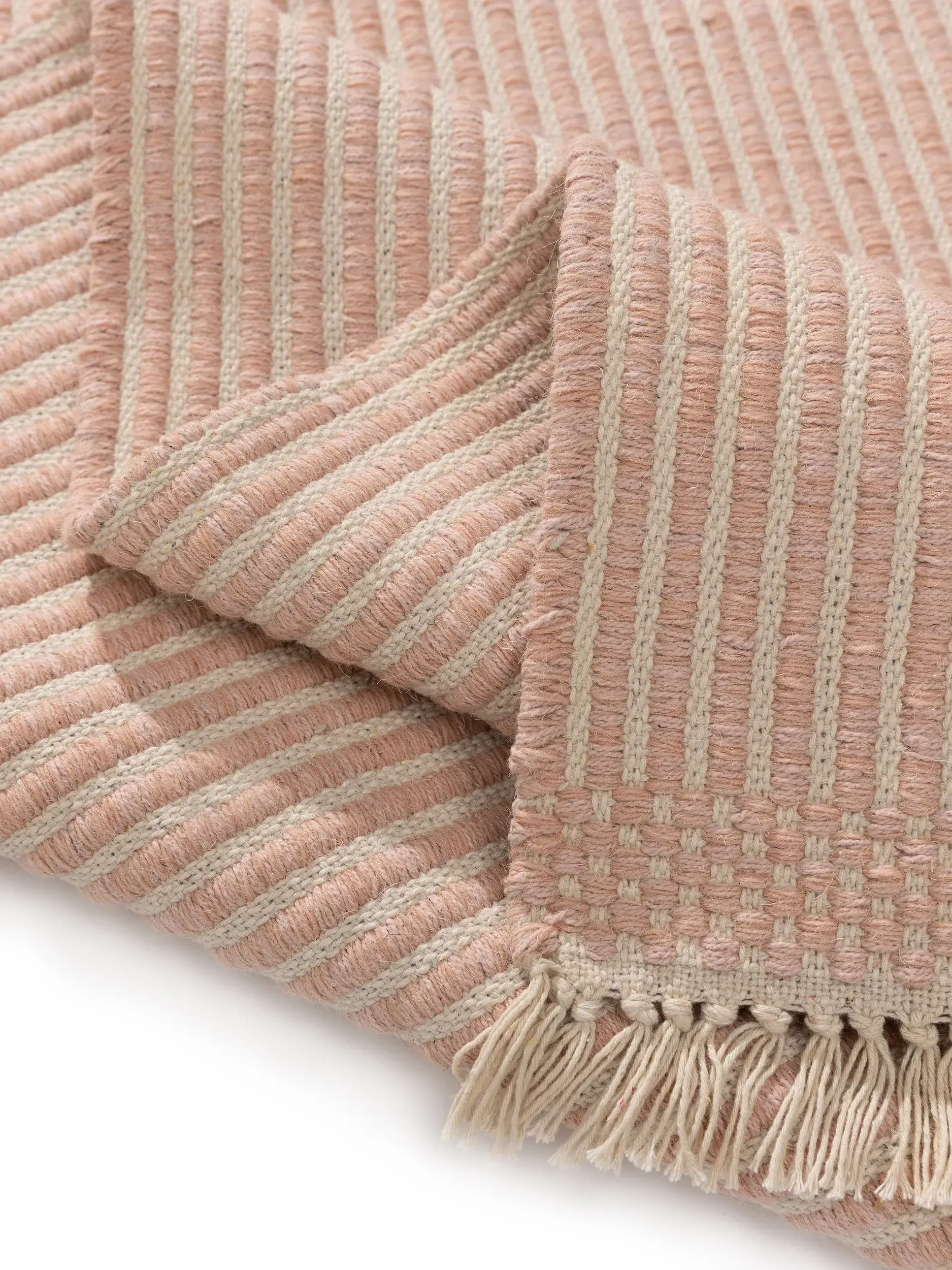 Teppich aus 70% Baumwolle, 30% Wolle in Rosa mit 70% Baumwolle, 30% Wolle hohem Flor von Lytte