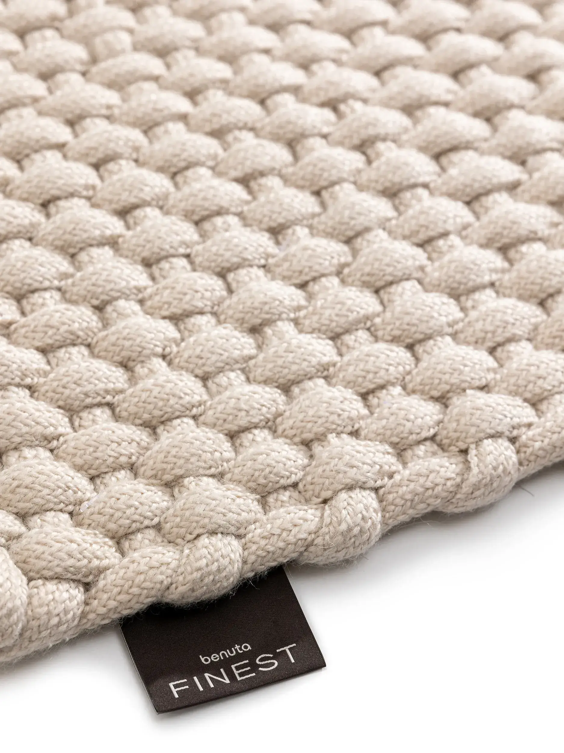 Matto 100% Polyester (recyceltes PET)a värissä Beige 100% Polyester (recyceltes PET) korkealla nukalla merkiltä benuta Finest