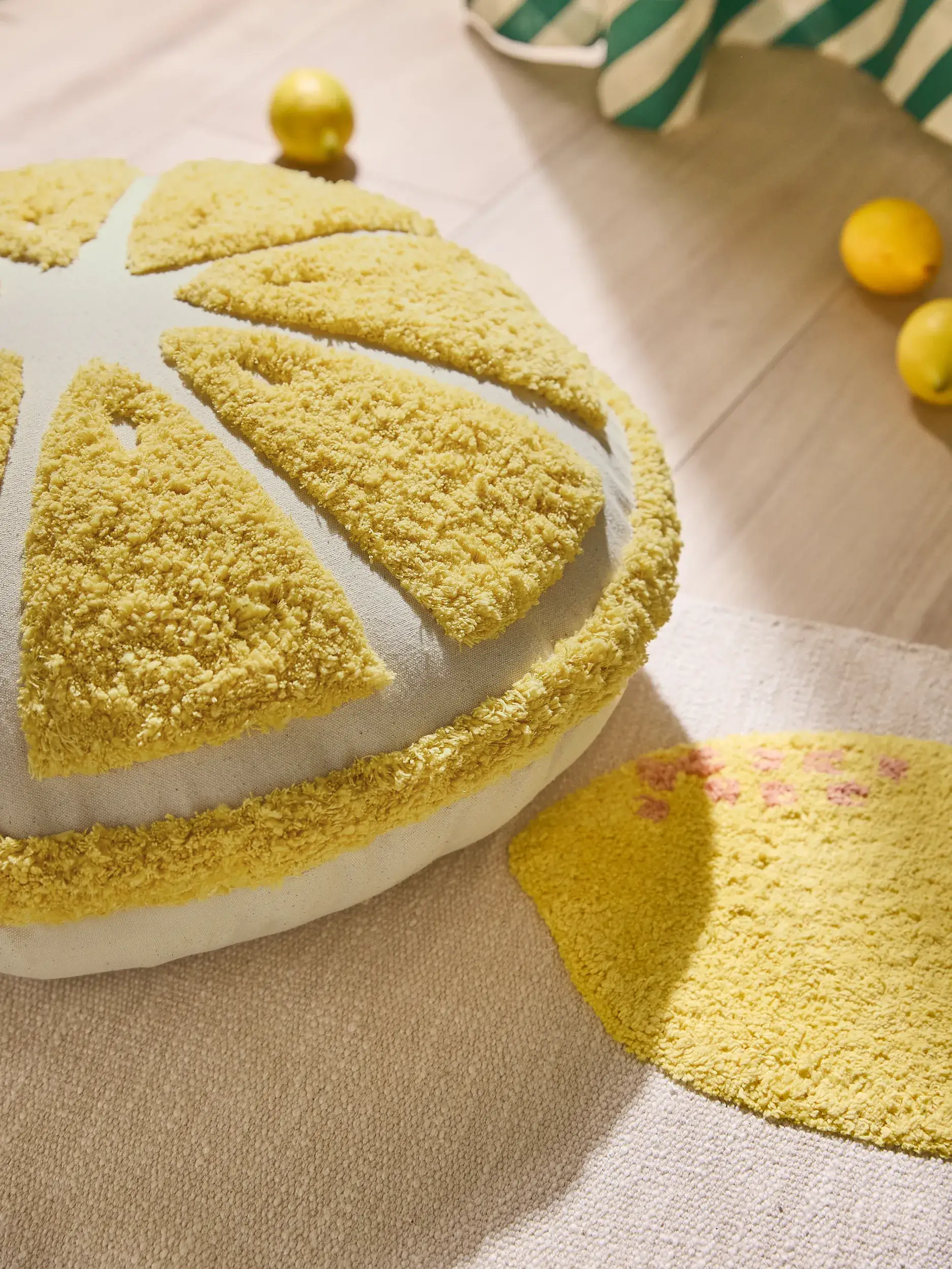 Cojín de suelo Alma Amarillo de Lytte