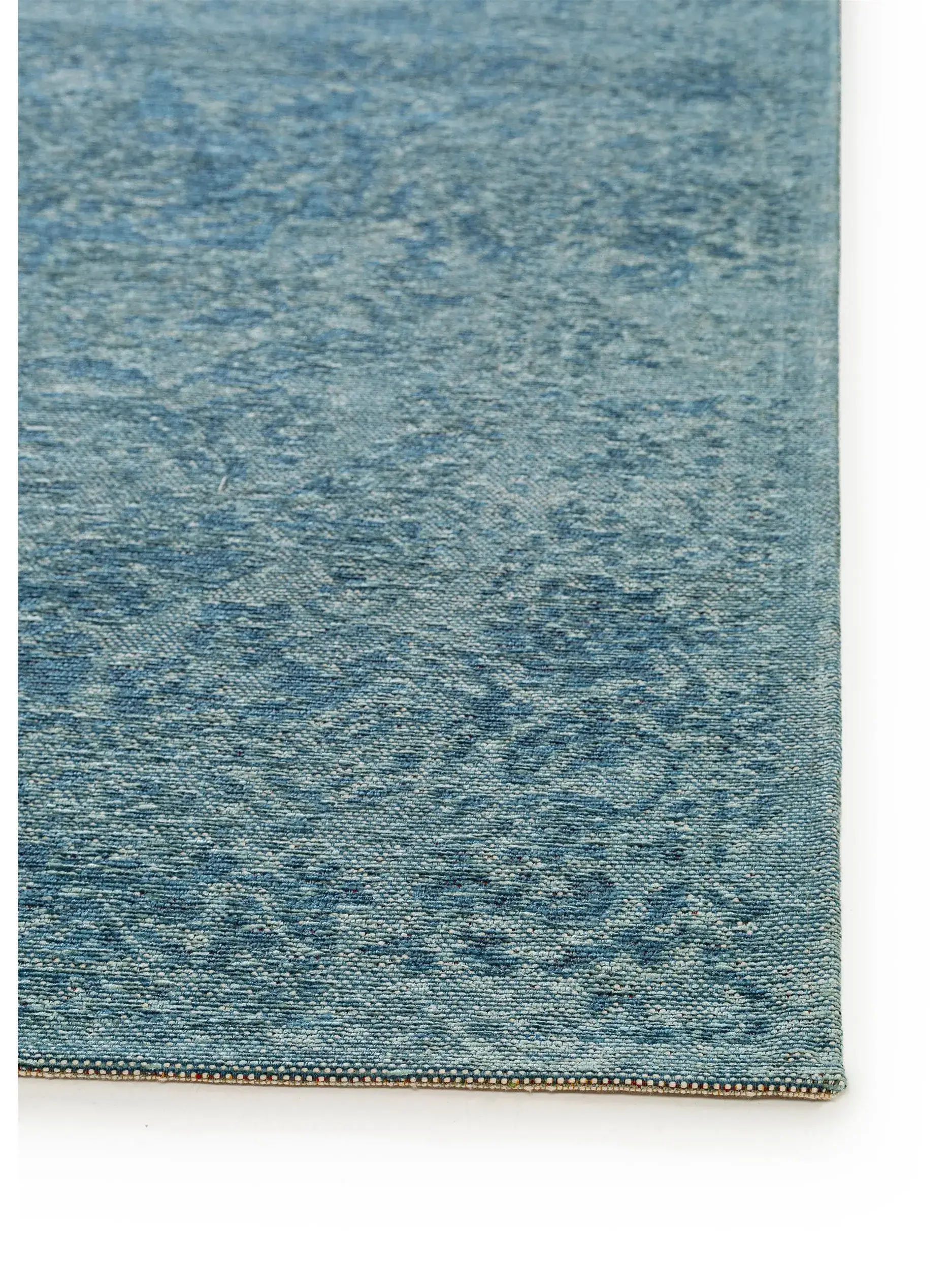 Teppich aus 41% Baumwolle, 32% Polyacryl, 26% Polyester, 1% Latex in Blau mit 41% Baumwolle, 32% Polyacryl, 26% Polyester, 1% Latex hohem Flor von benuta Pop