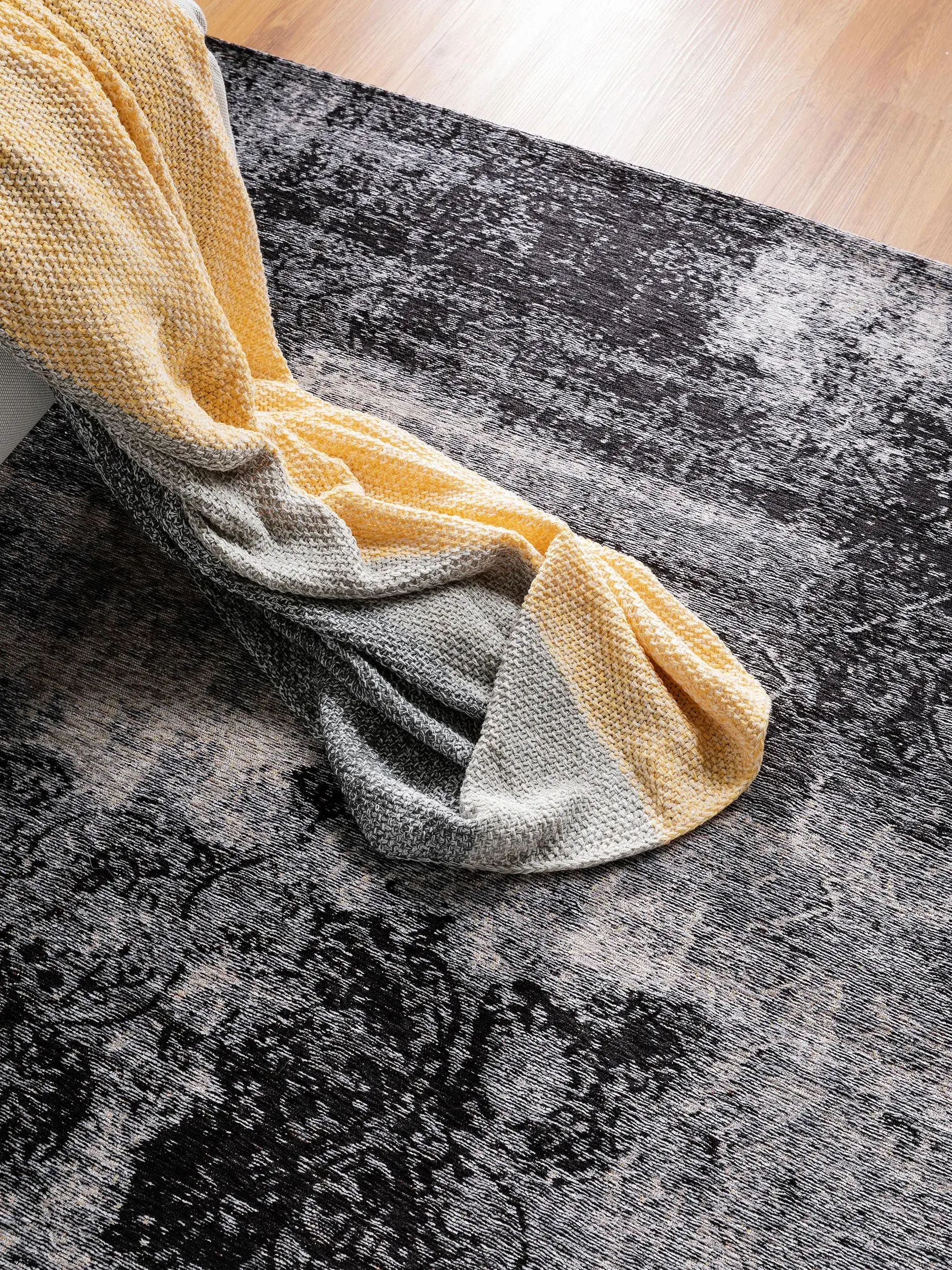 Matto 41% Baumwolle, 32% Polyacryl, 26% Polyester, 1% Latexa värissä Schwarz 41% Baumwolle, 32% Polyacryl, 26% Polyester, 1% Latex korkealla nukalla merkiltä benuta Pop