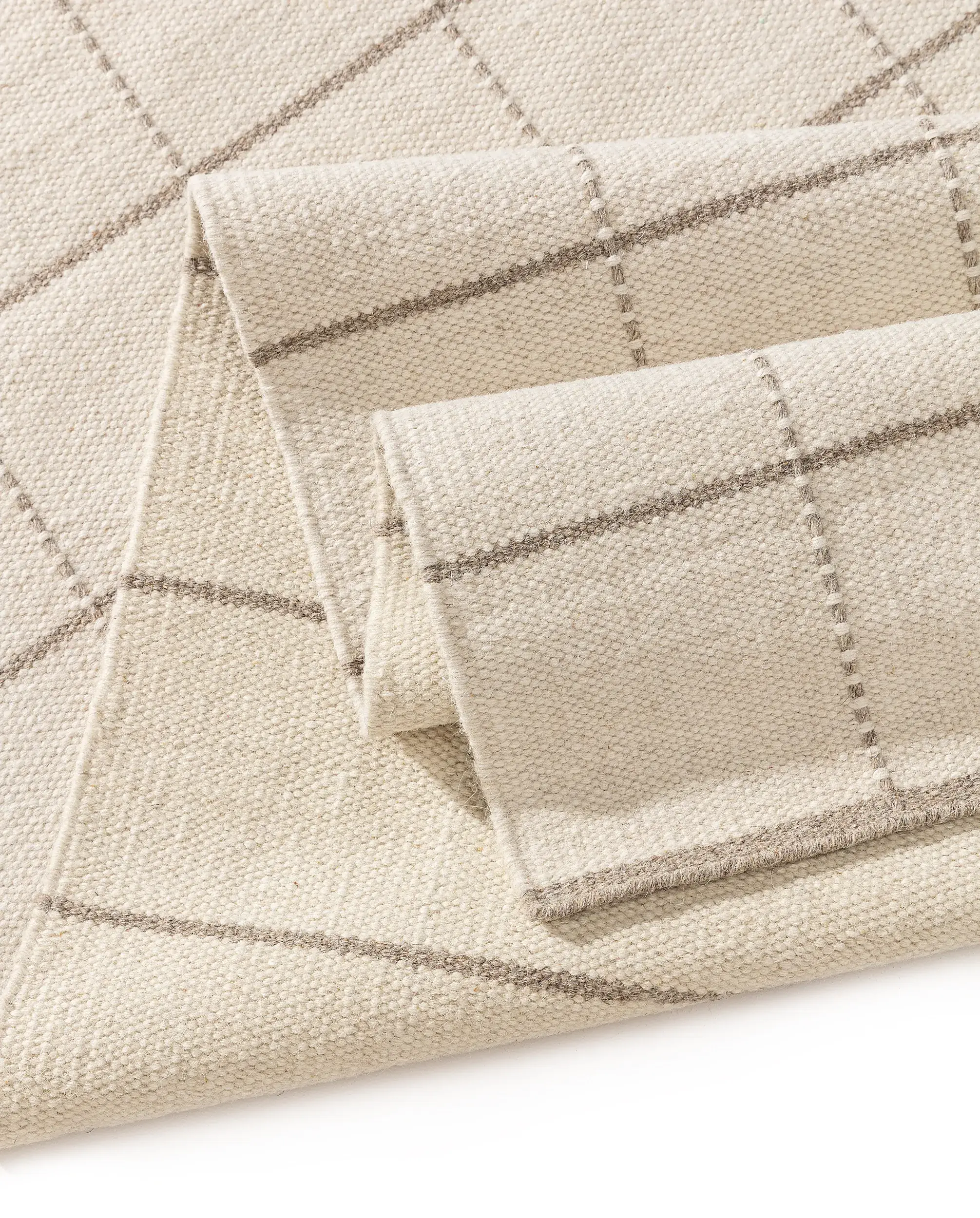 Teppich aus 90% Wolle, 10% Baumwolle in Beige mit 90% Wolle, 10% Baumwolle hohem Flor von benuta Pure