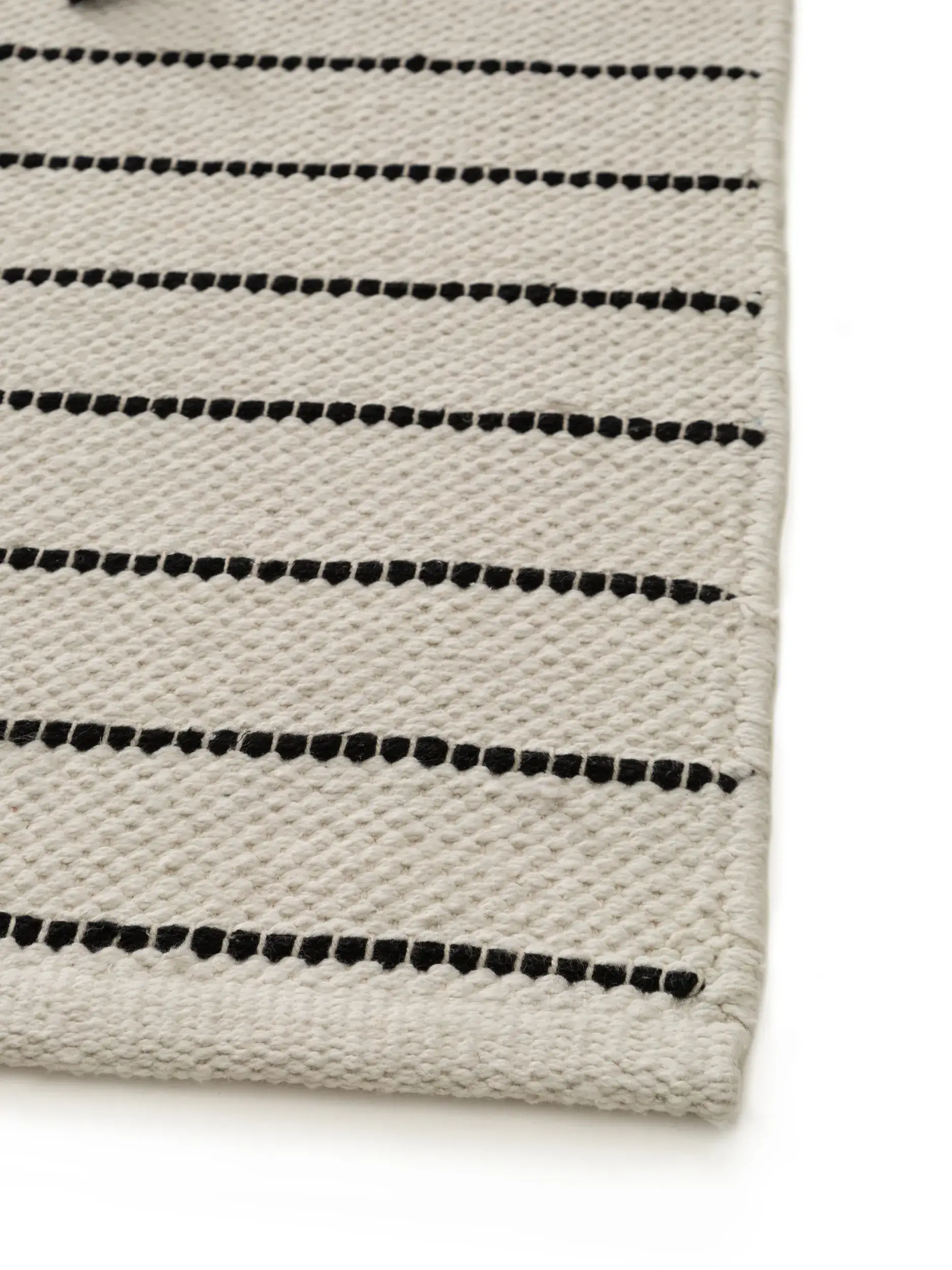 Rug made of 100% Baumwolle in Weiß with a 100% Baumwolle high pile by benuta Pop