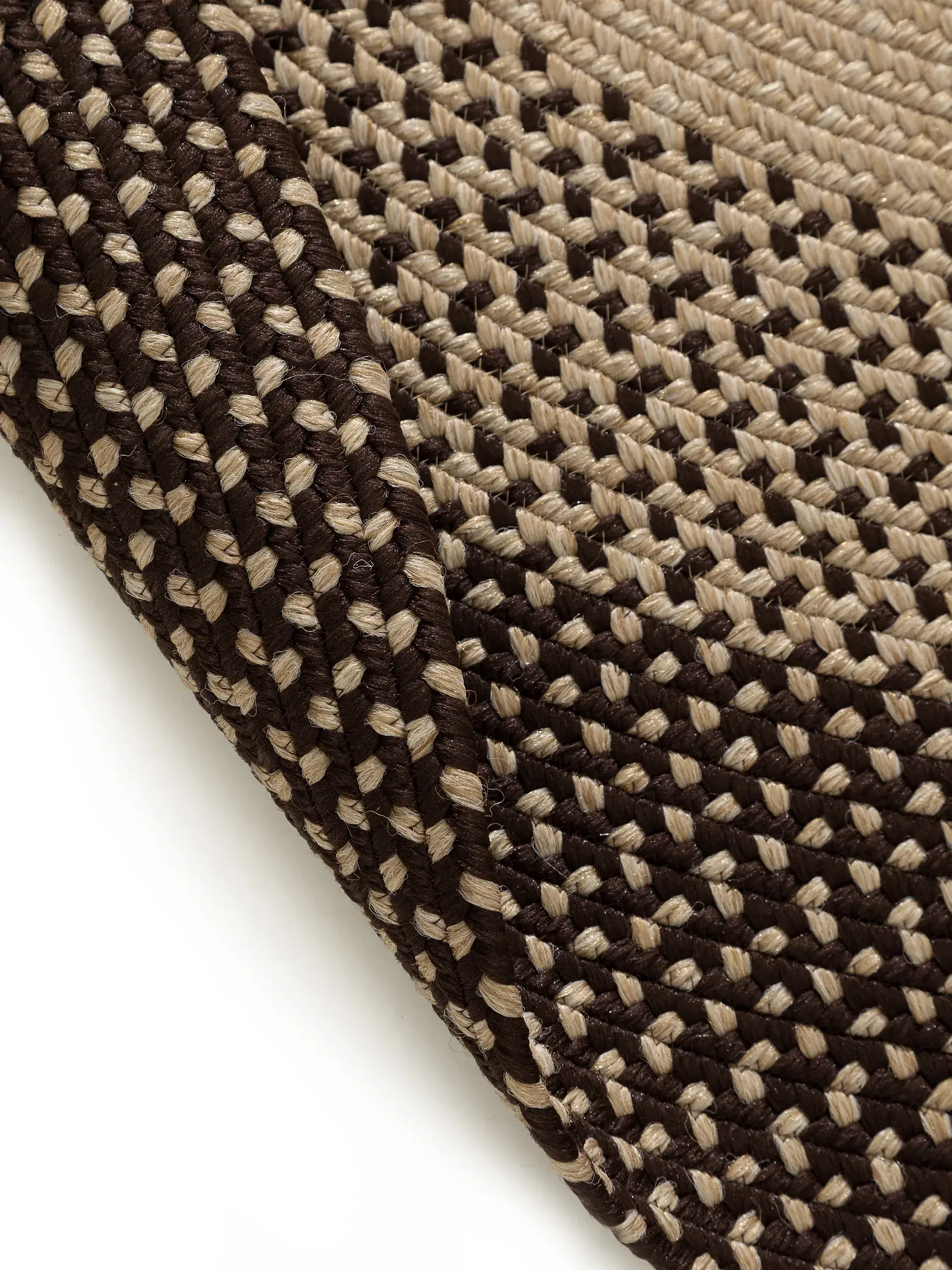 Matto 80% Polypropylen, 20% Polyestera värissä Braun 80% Polypropylen, 20% Polyester korkealla nukalla merkiltä benuta Nest
